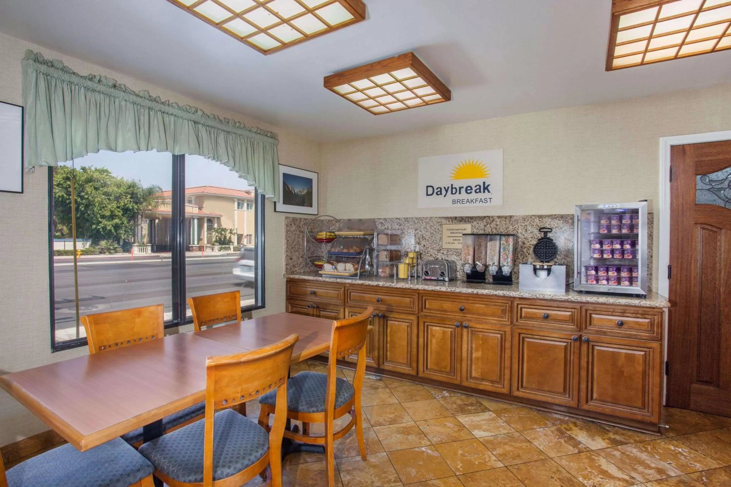 Restaurant/places to eat in Days Inn by Wyndham Anaheim Near the Park
