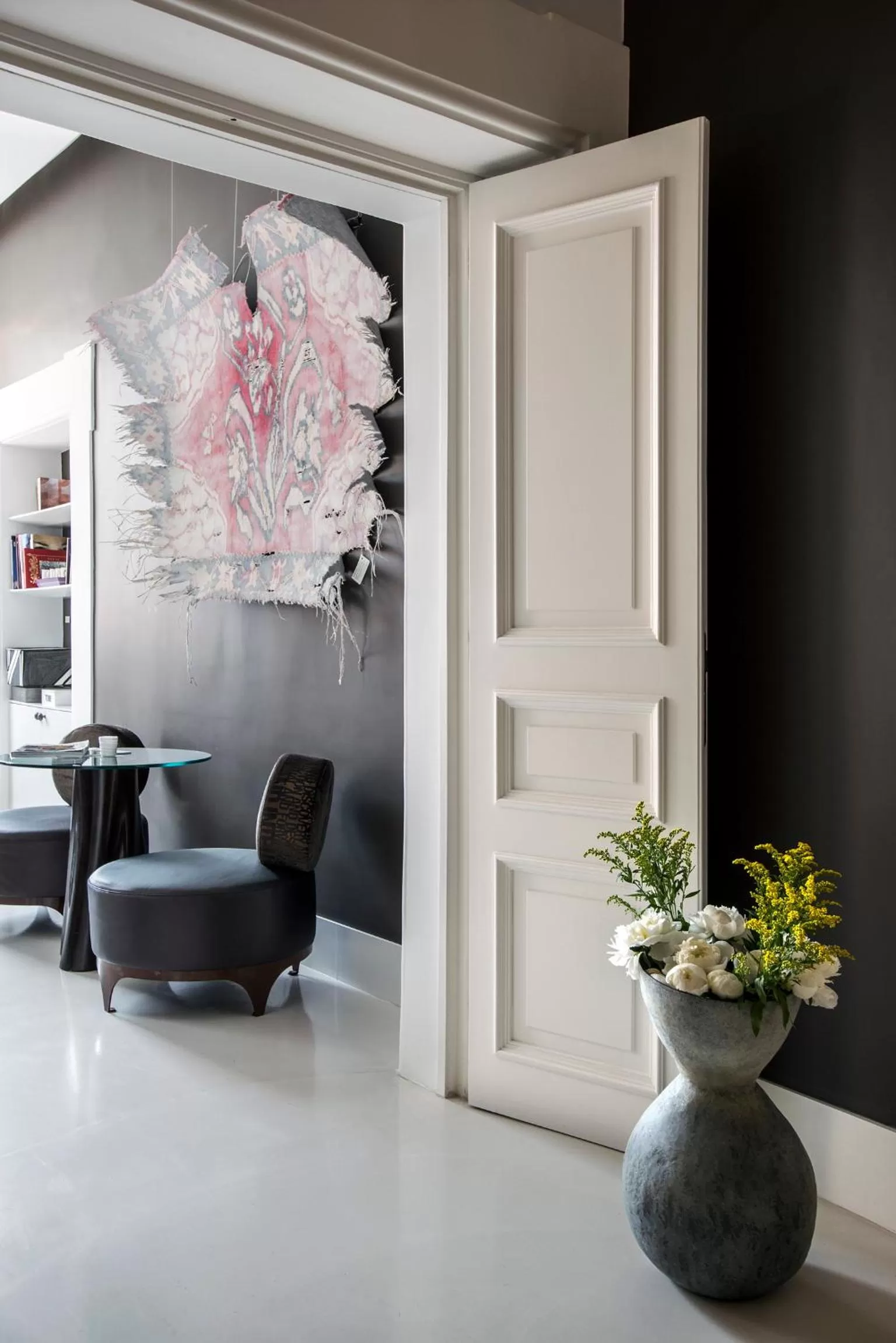 Seating area in Piazza di Spagna 9