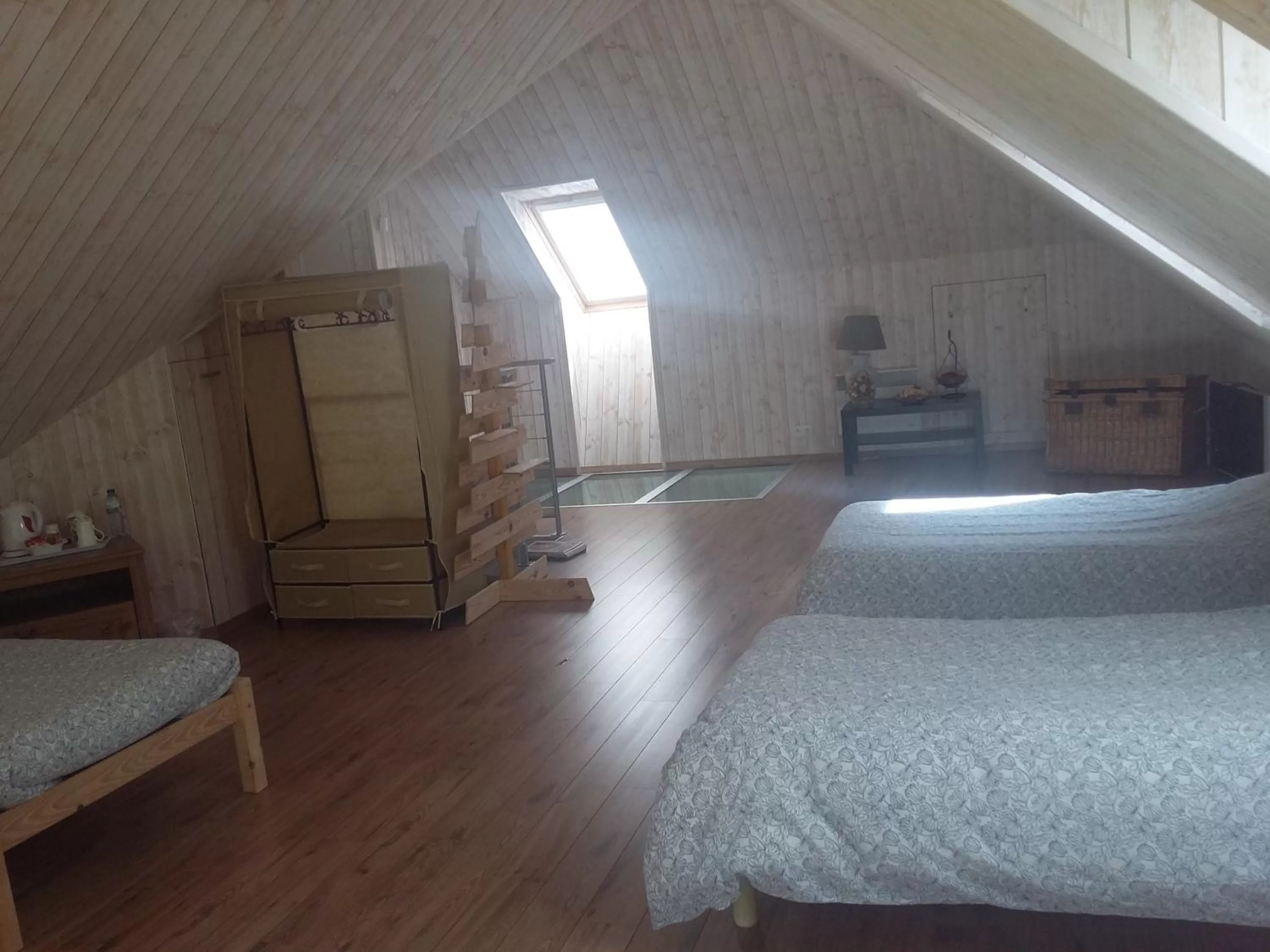Photo of the whole room, Swimming Pool in B&B La Forêt de Charmeuse