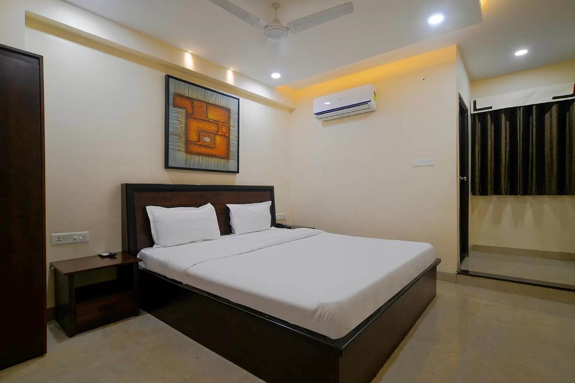 Bed in FabHotel Imperial Regency