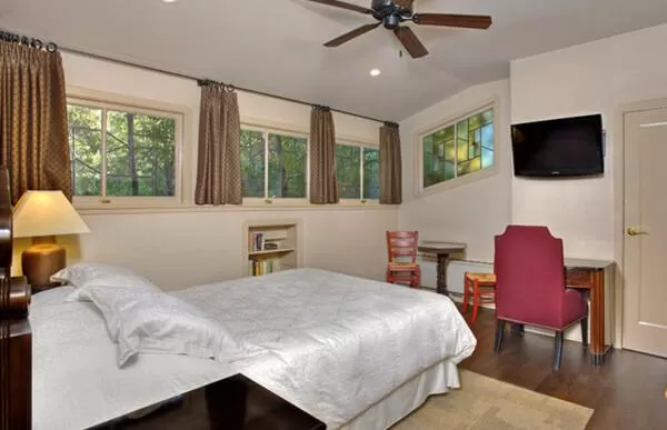 Bed in Bancroft Hotel