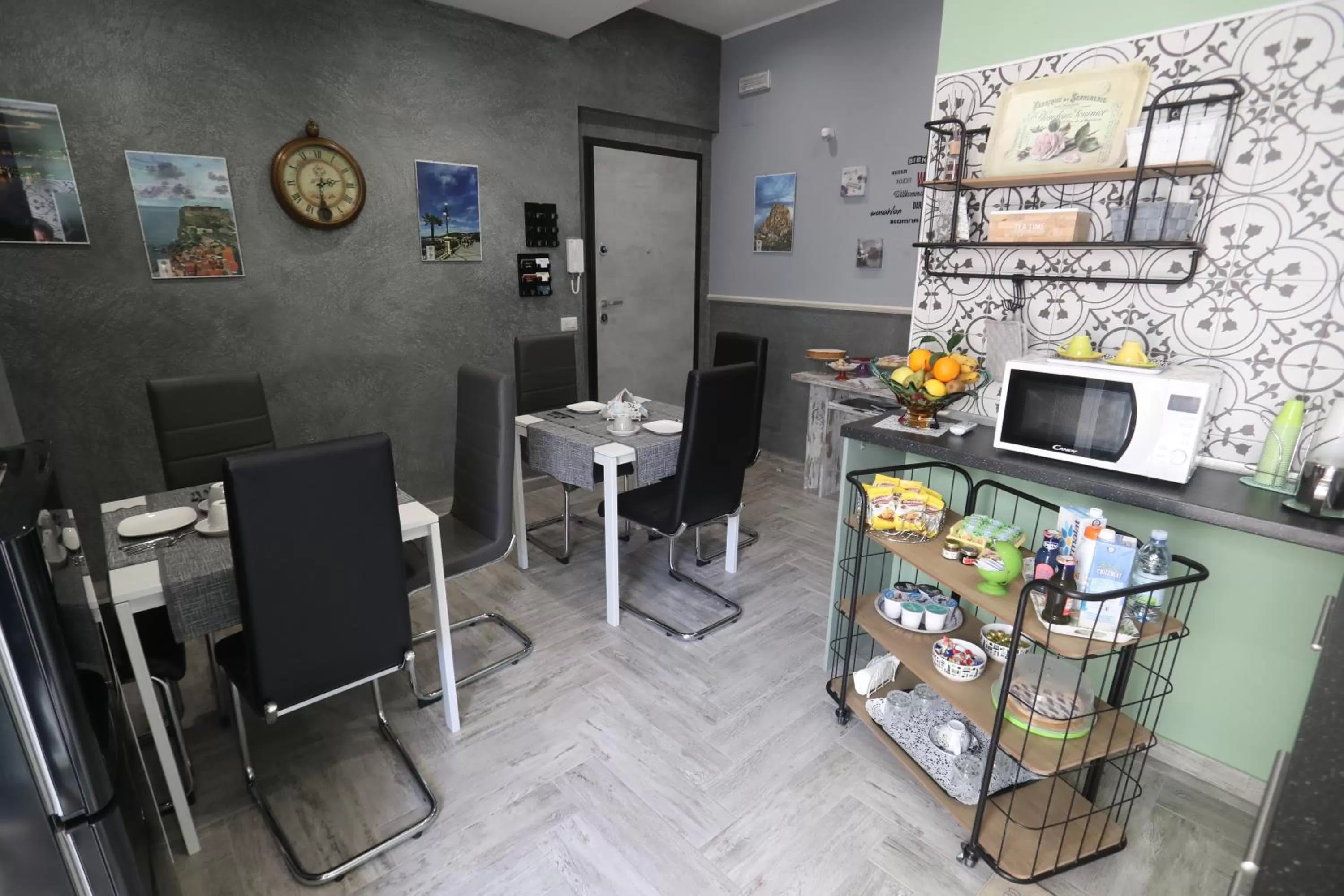 Communal lounge/ TV room in La casa di Luce