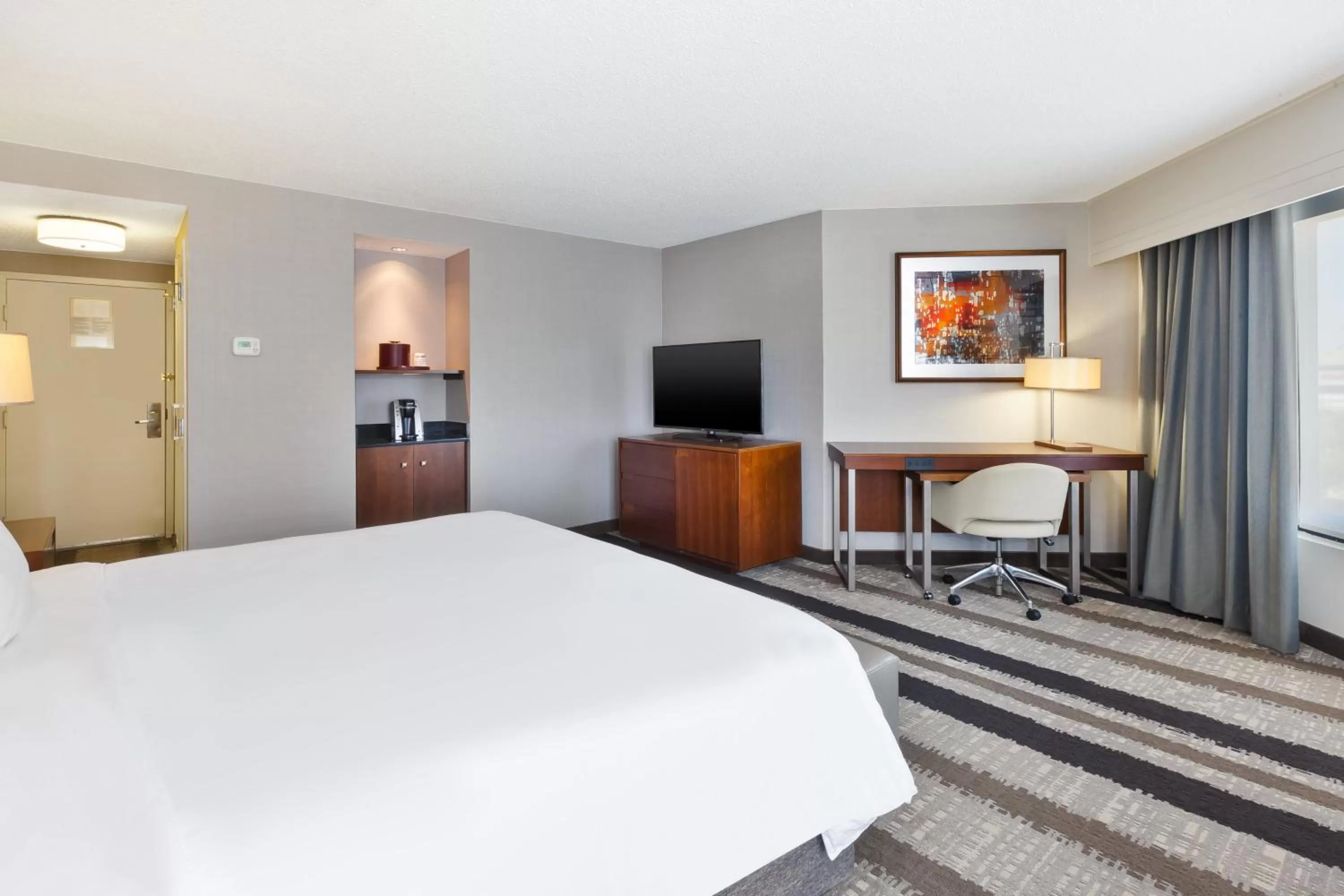 Photo of the whole room, Bed in Crowne Plaza Dulles Airport by IHG