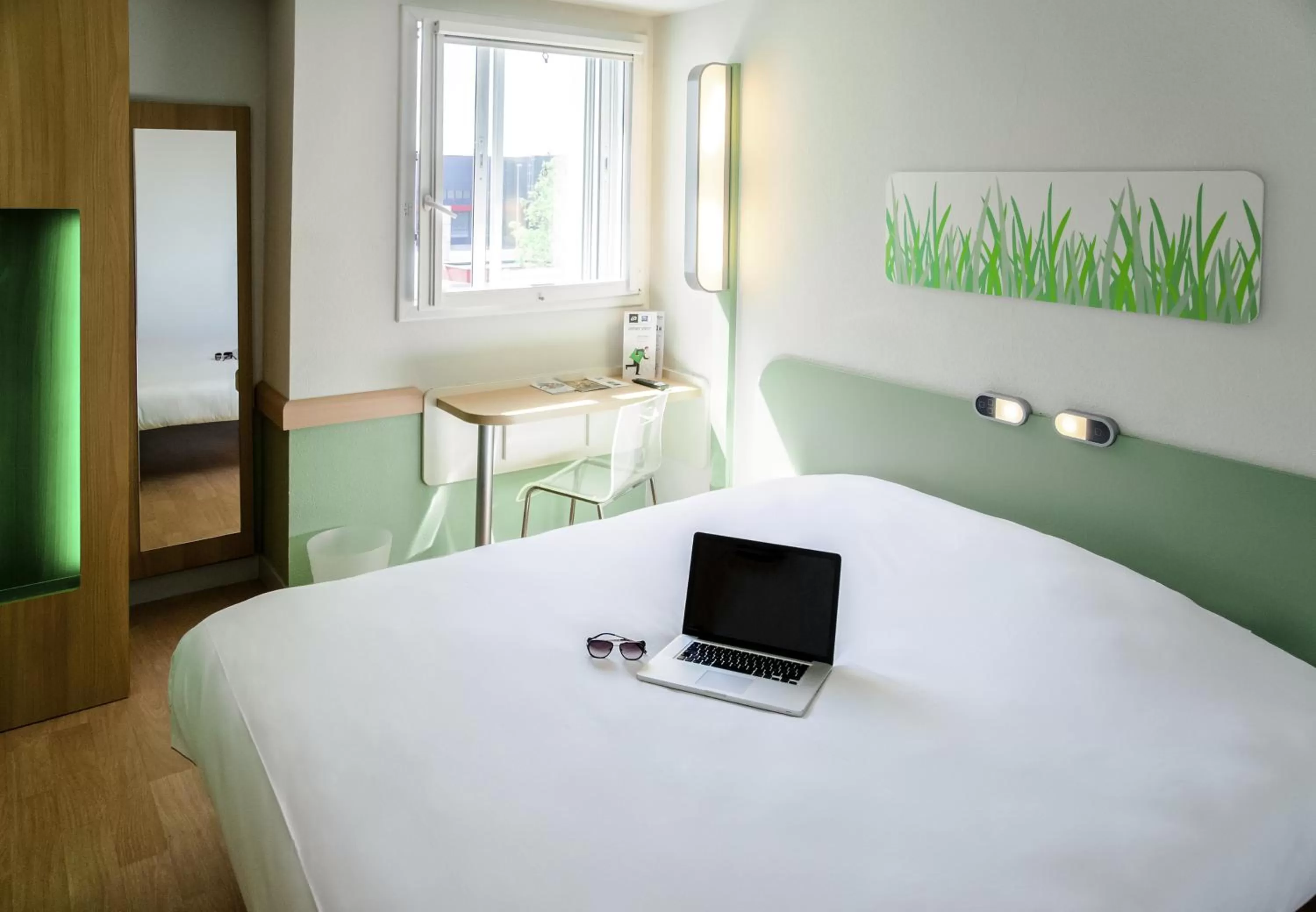 Bedroom, Bed in ibis budget Hotel Brussels Airport