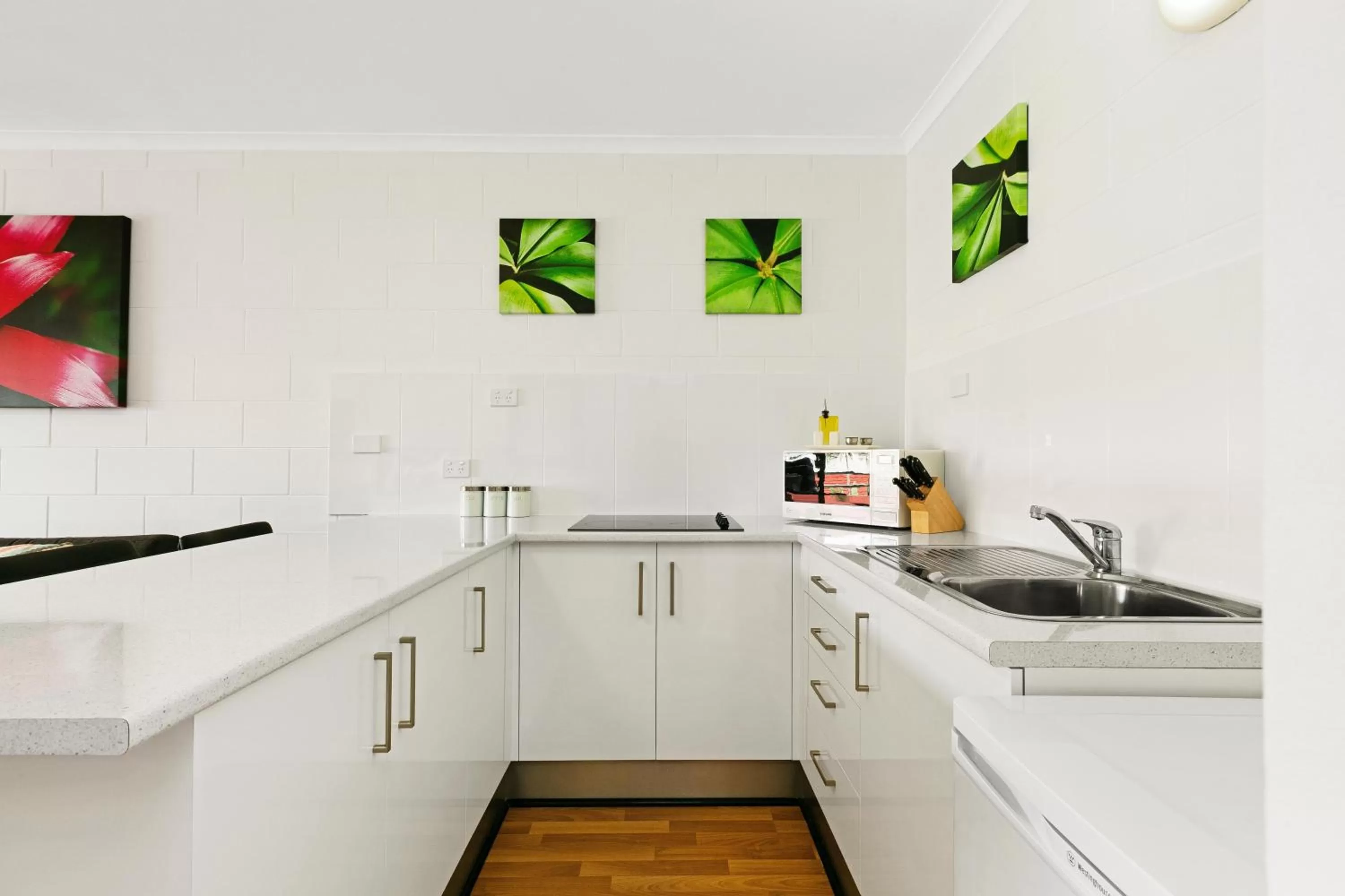 Kitchen or kitchenette in Cascade Gardens