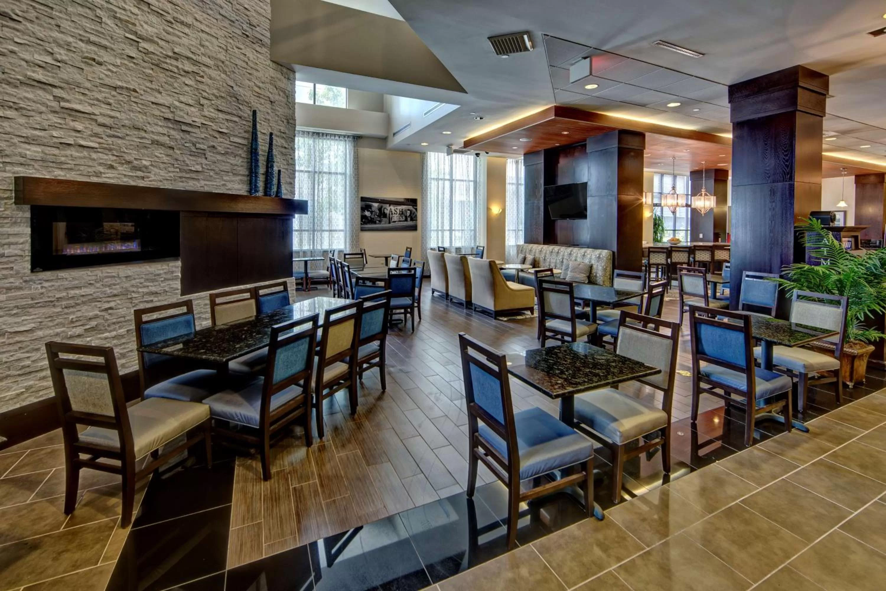 Restaurant/places to eat in Hampton Inn & Suites Nashville-Downtown