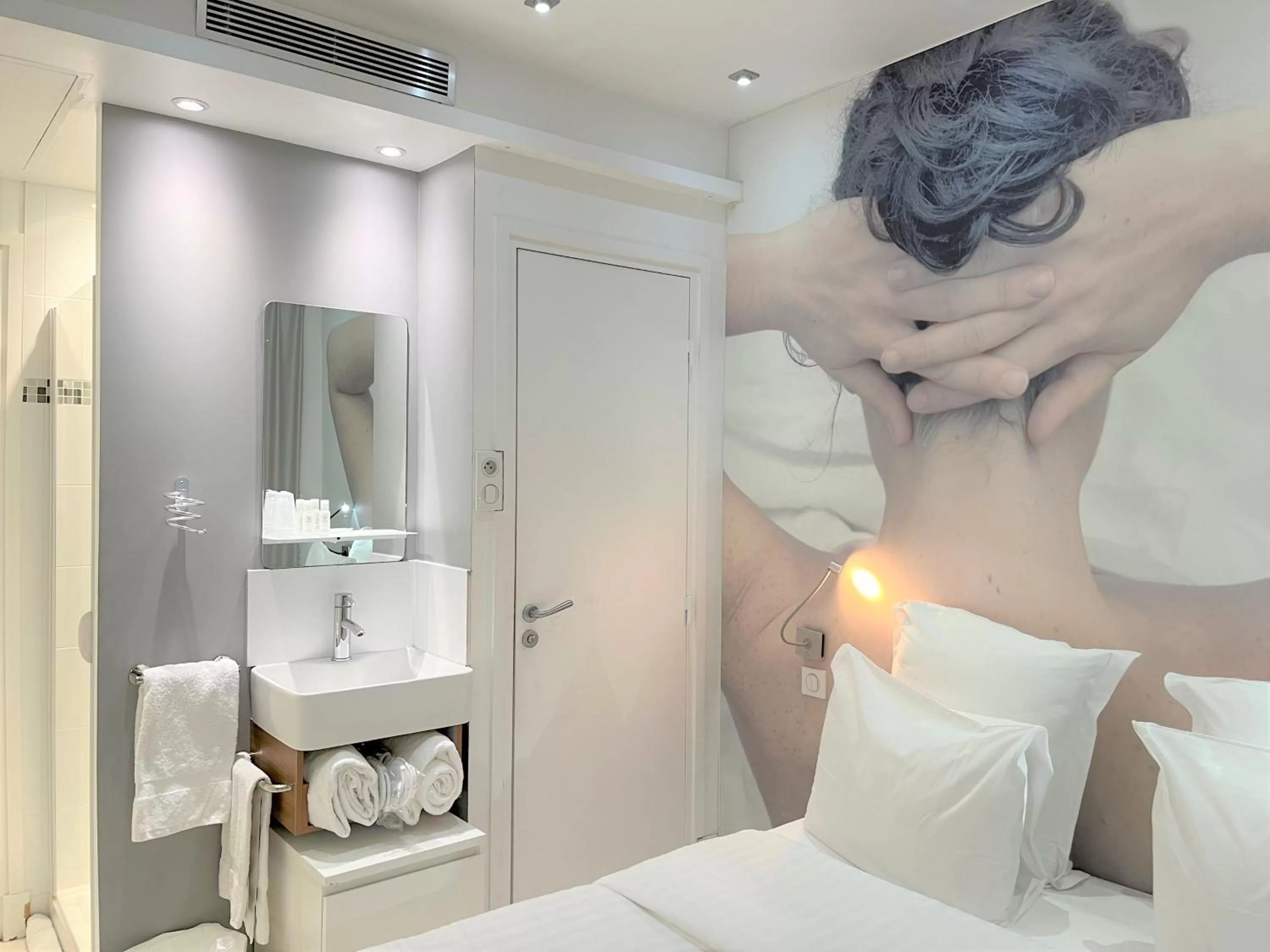 Shower, Bed in Blc Design Hotel