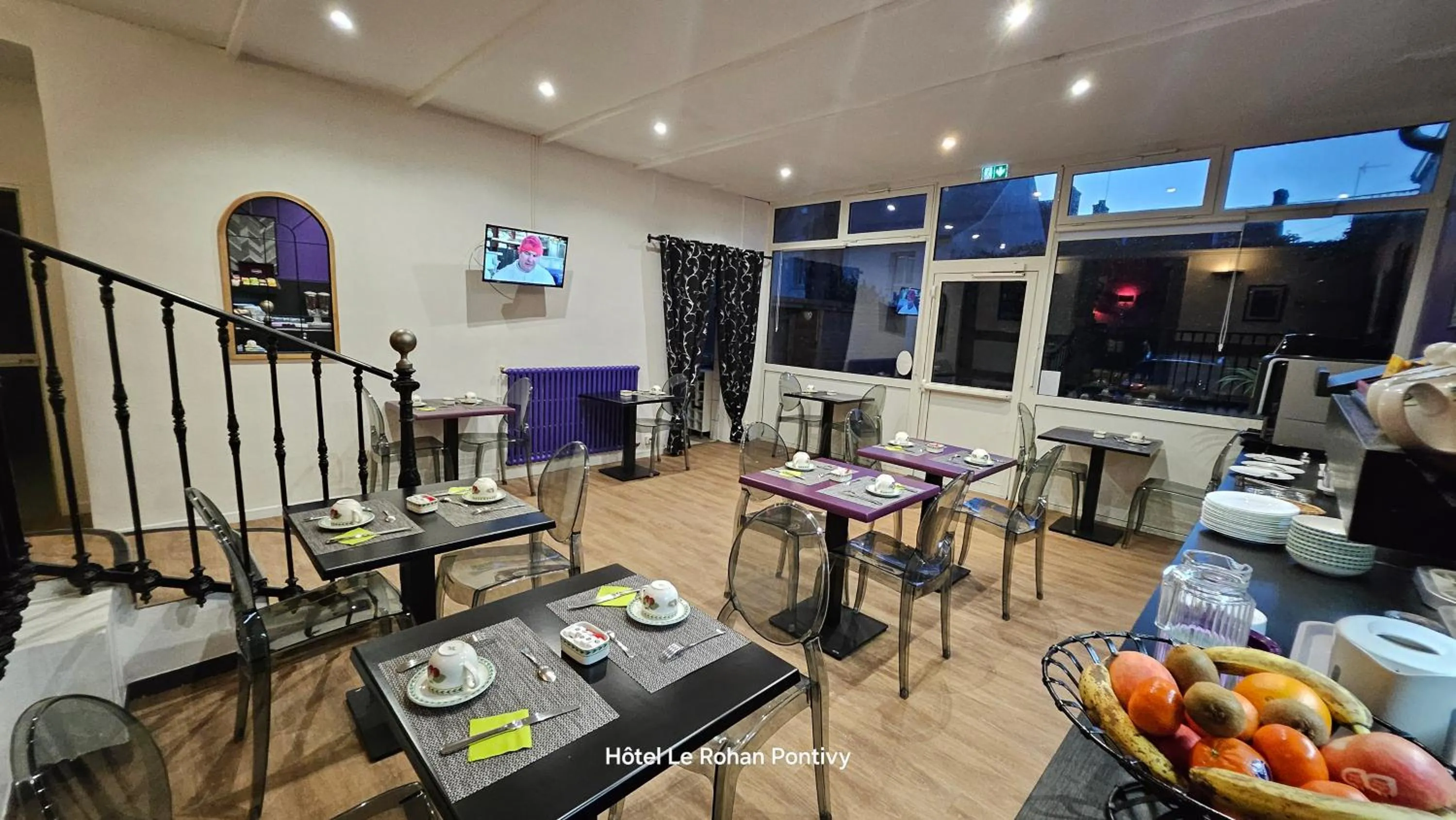 Breakfast in Hôtel Le Rohan Charme et Caractère