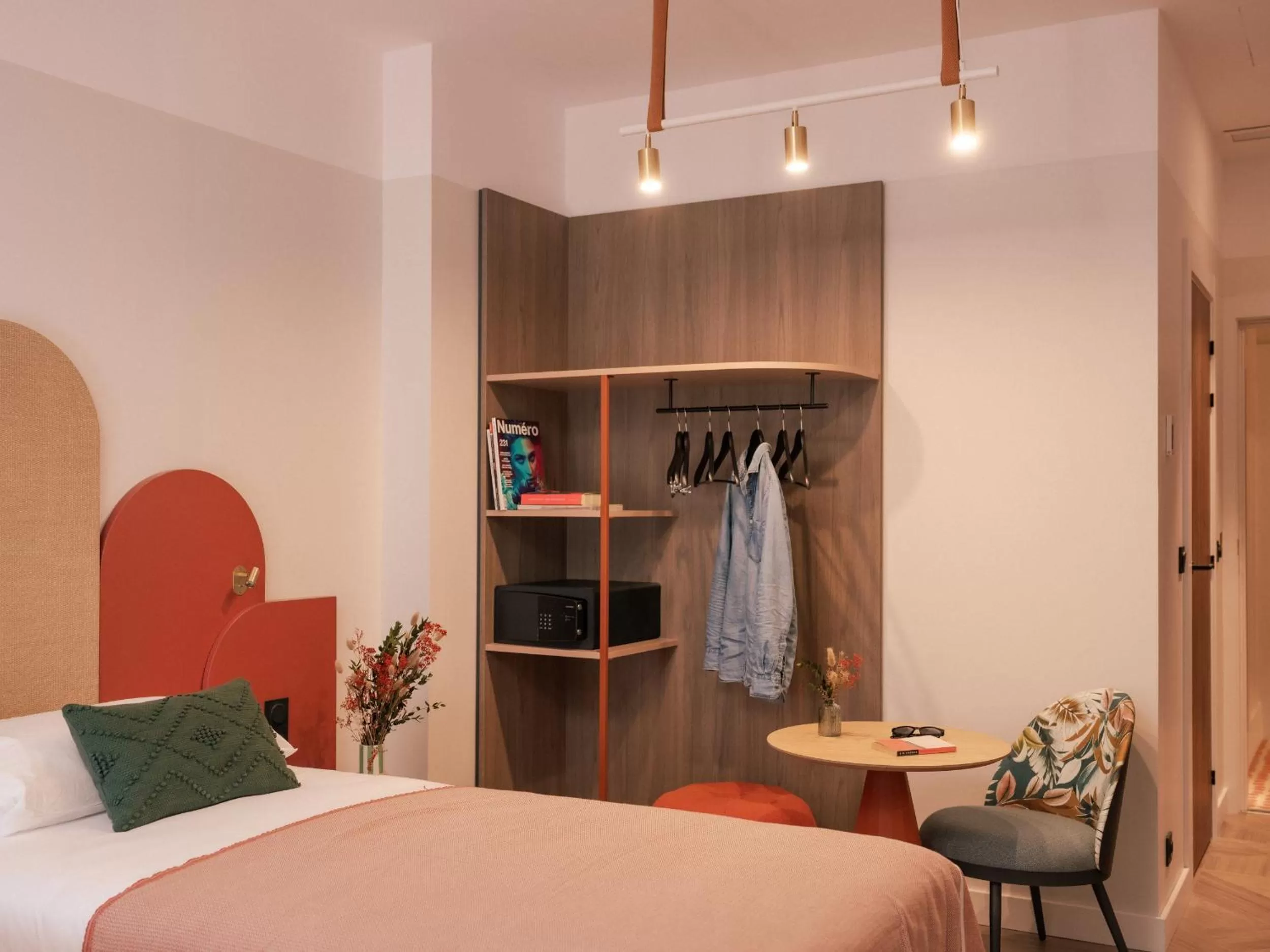 Living room, Bed in Ibis Styles Sevilla City Santa Justa