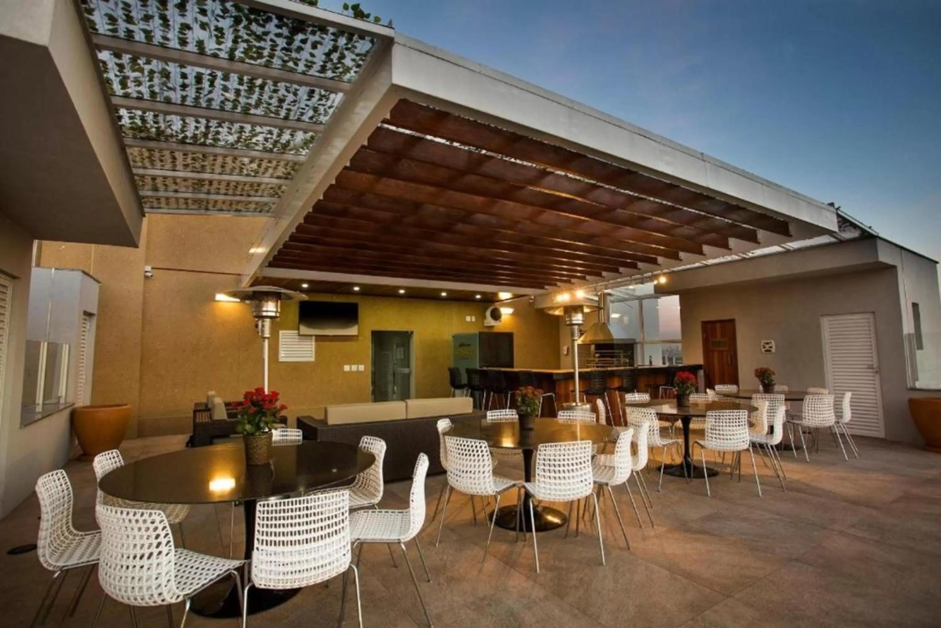 Solarium in Summit Hotel Monaco