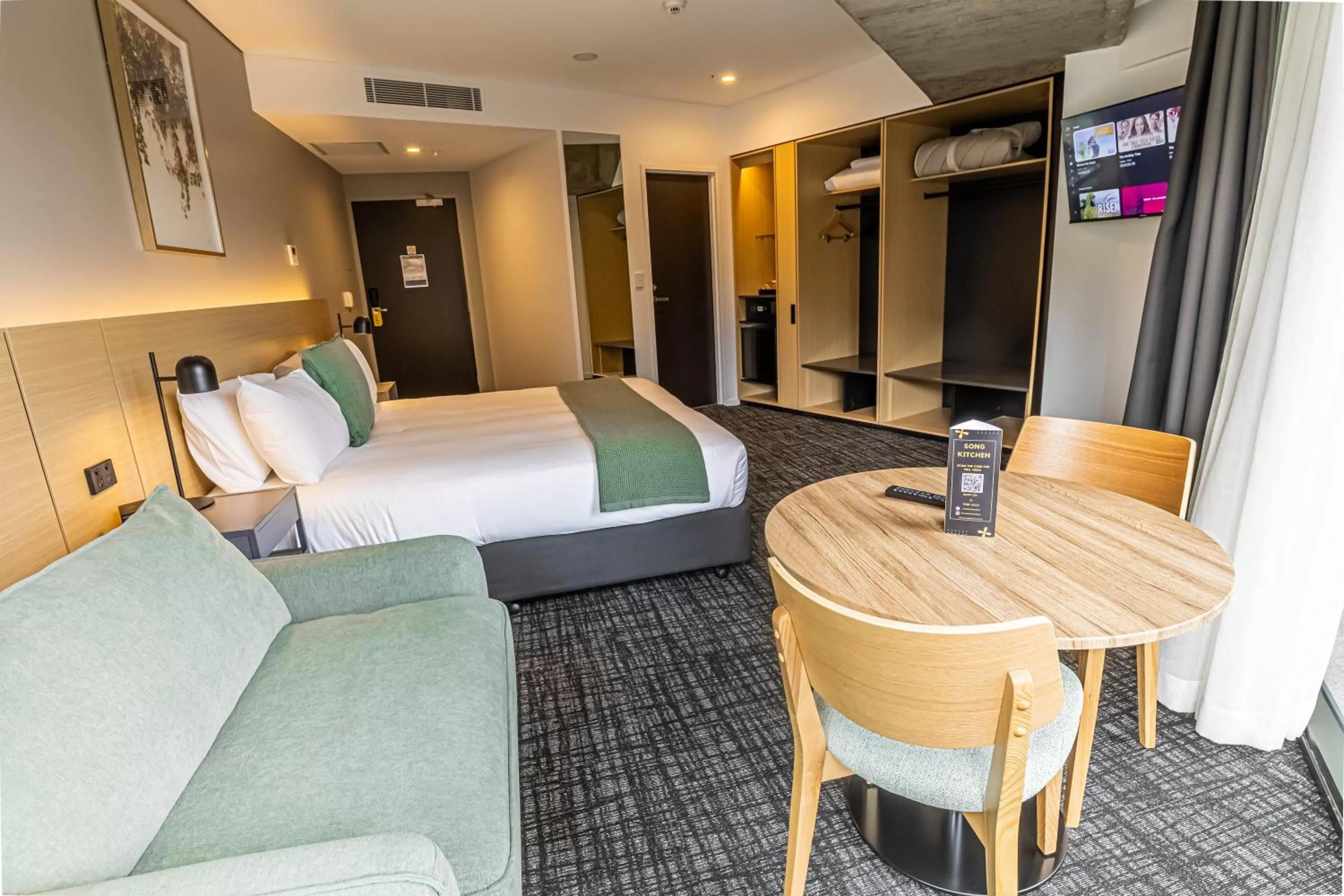 Photo of the whole room, Bed in Song Hotel Sydney