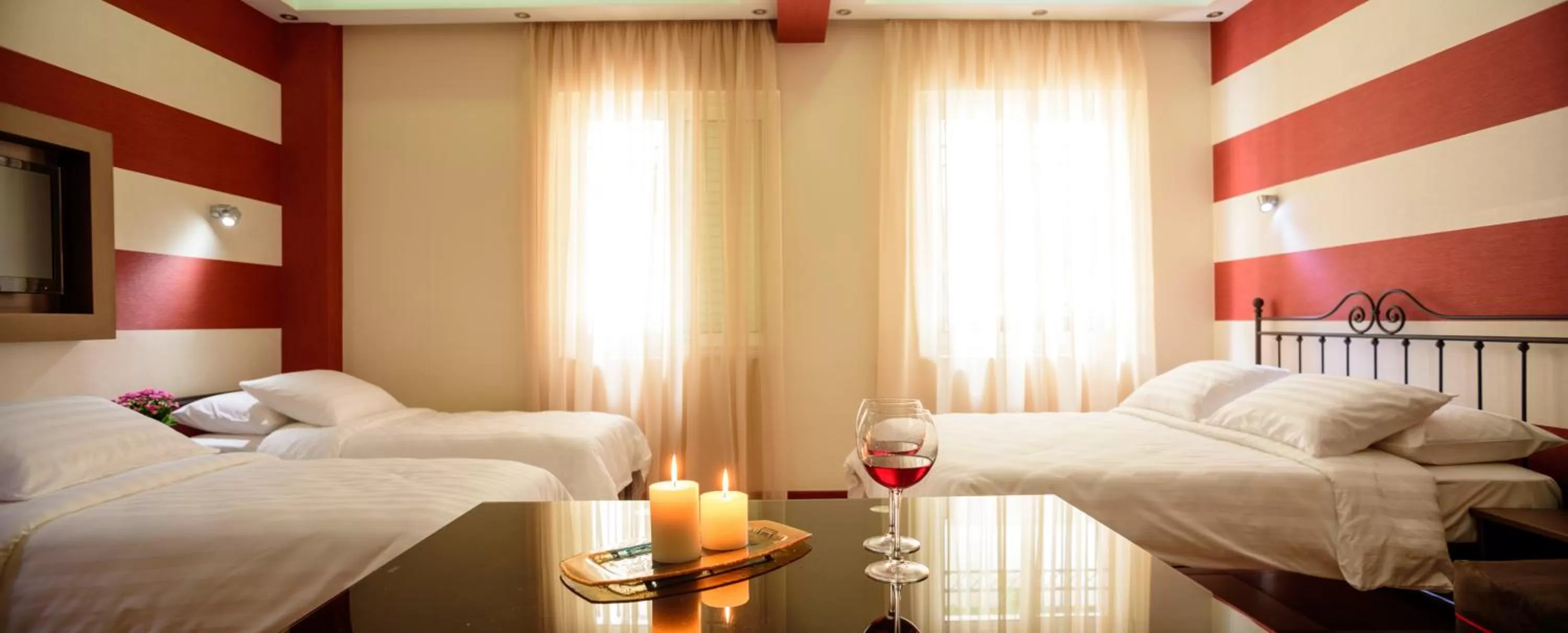 Photo of the whole room, Bed in Lume Athens