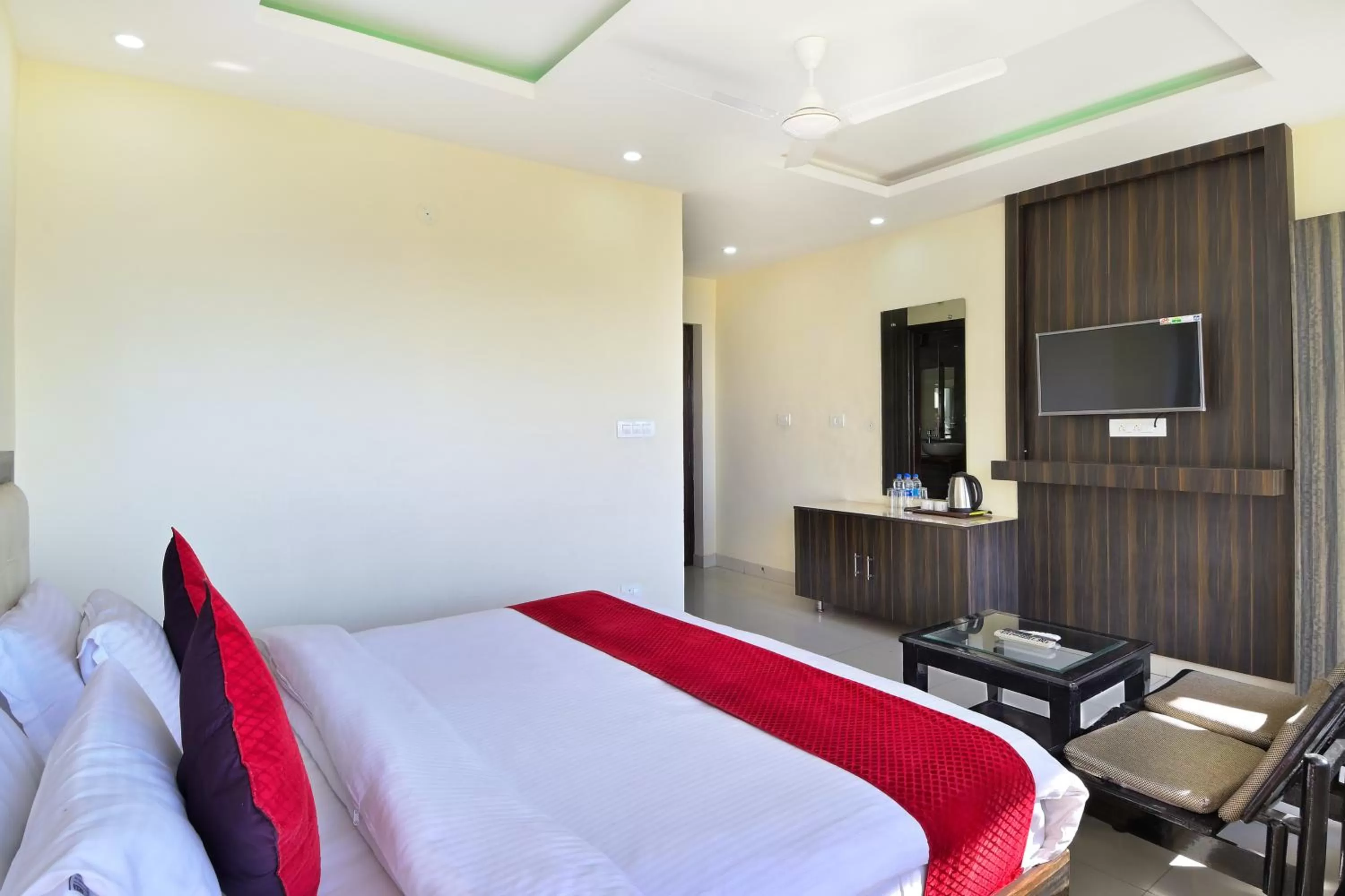 Bedroom, Bed in Hotel Bliss Valley - Hotel in Dharamshala