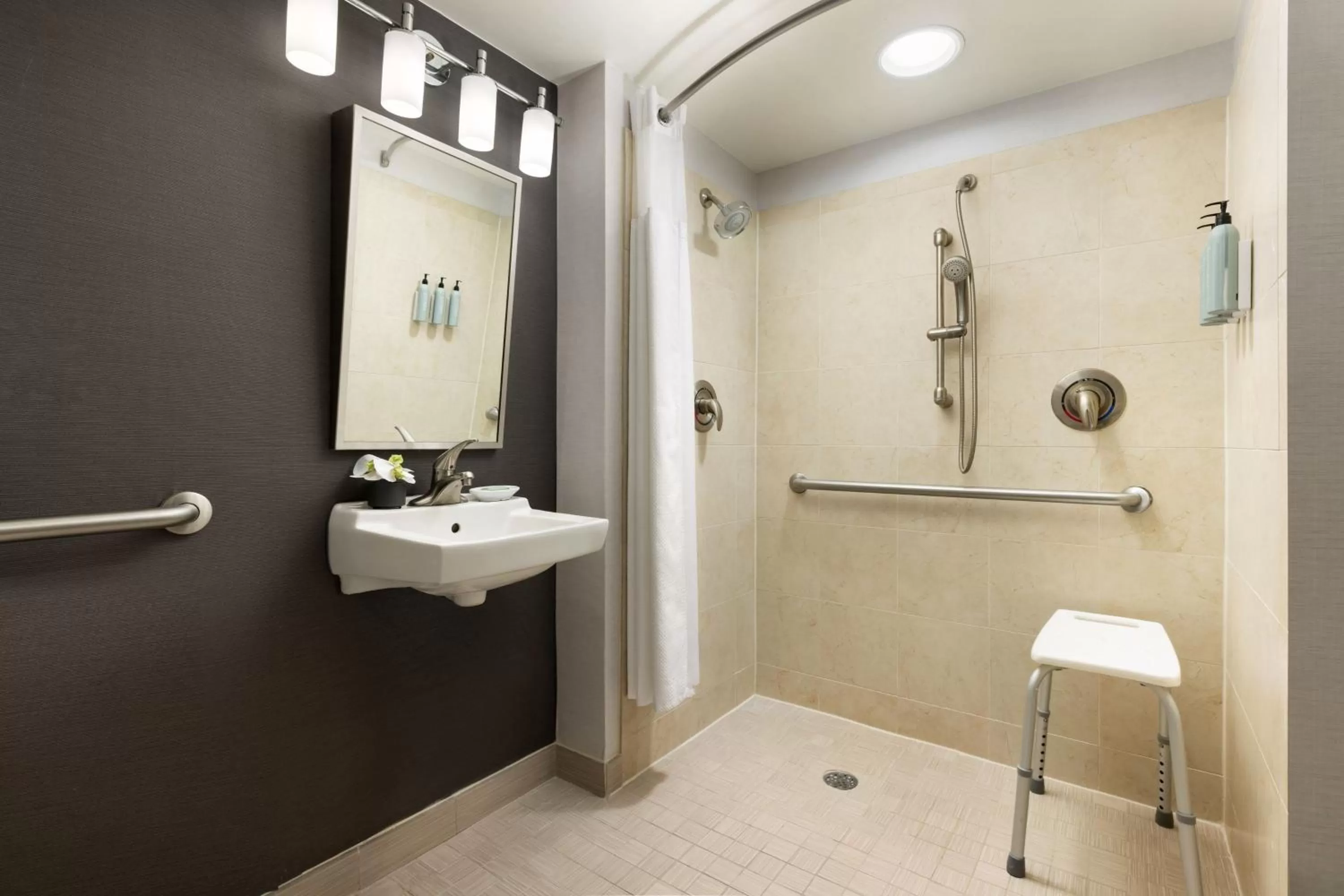 Bathroom in Courtyard by Marriott Atlantic City Beach Block