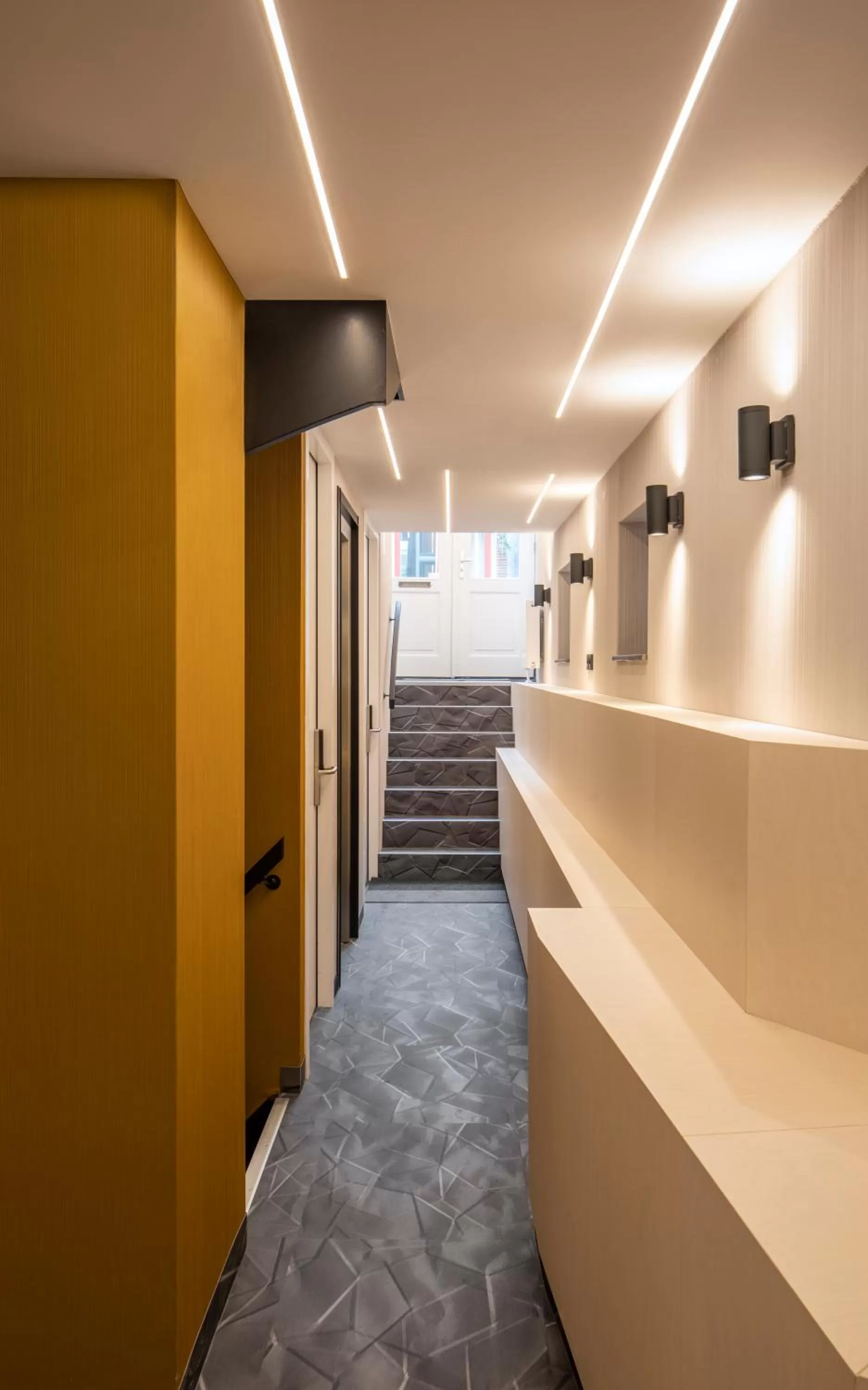 Facade/entrance, Bed in Cityview Hotel