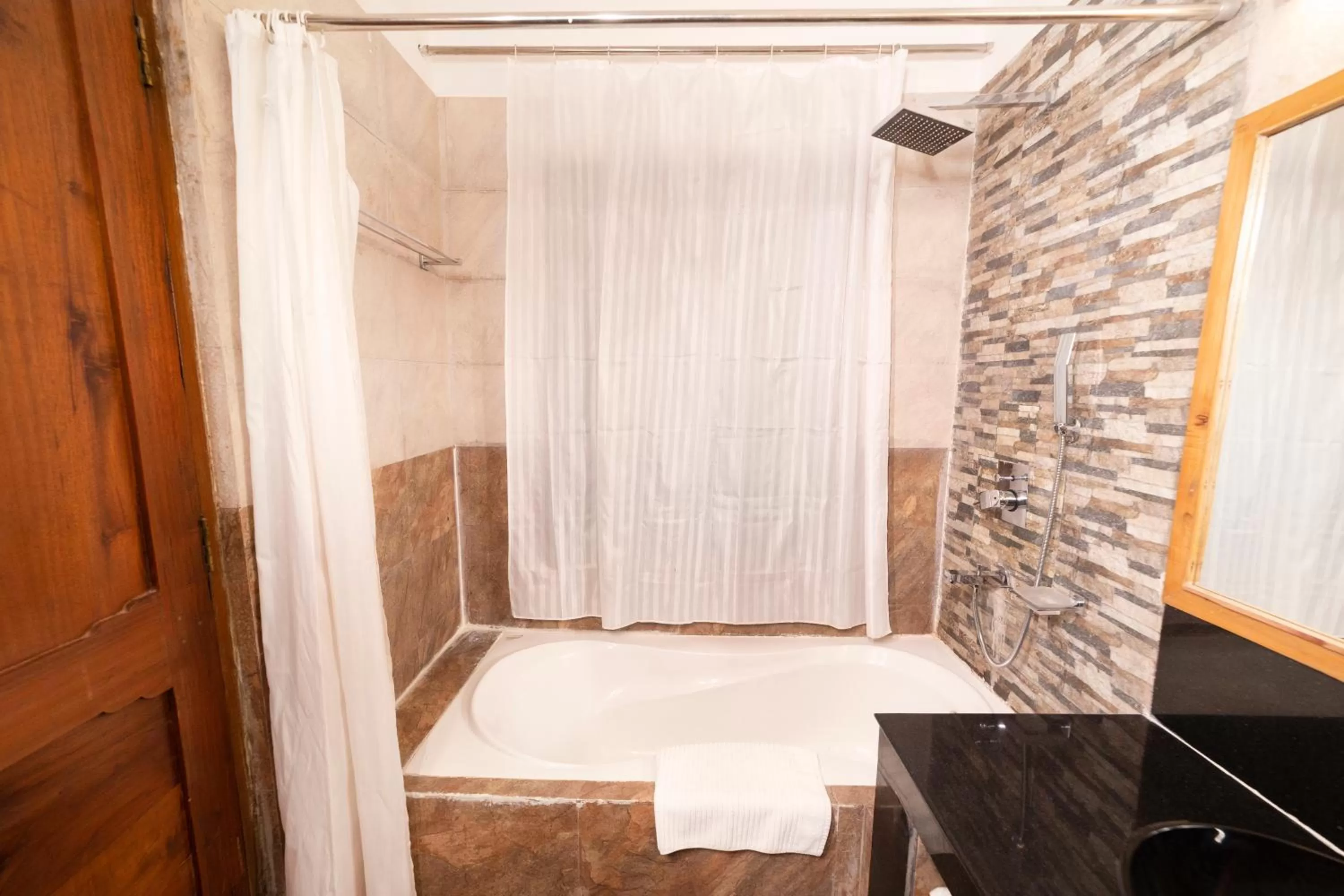 Shower in Yangthang Heritage