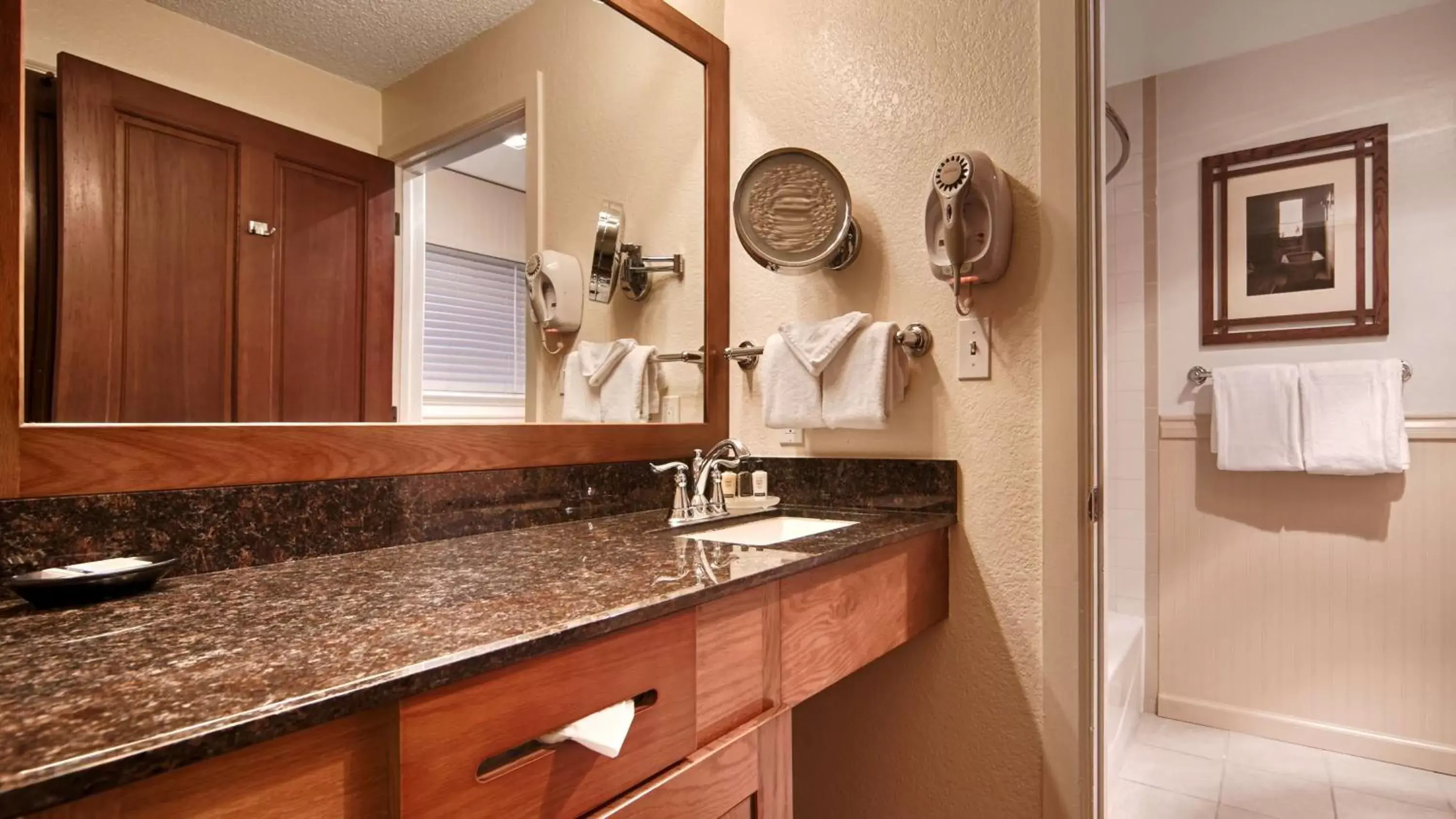 King Room with Balcony or Patio in Best Western Sonoma Valley Inn & Krug Event Center King Room with Balcony or Patio in Best Western Sonoma Valley Inn & Krug Event Center