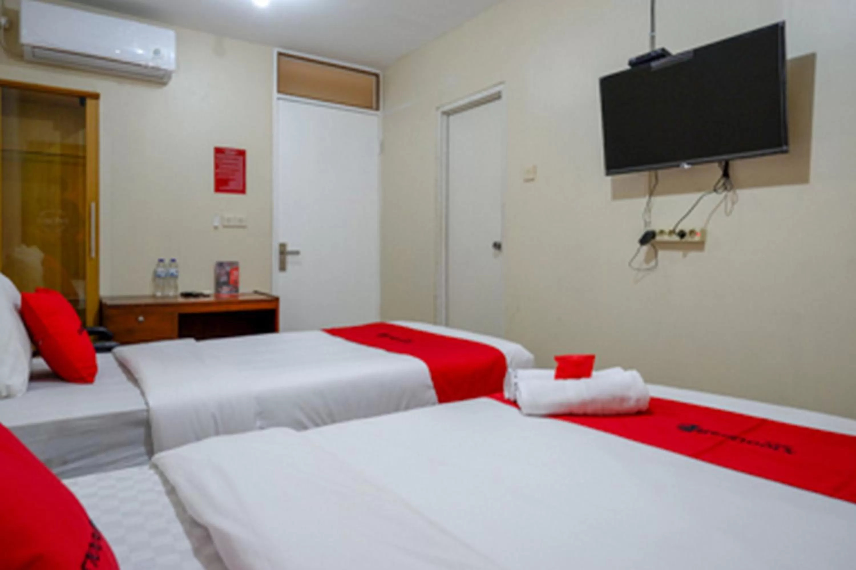 Bed in RedDoorz near RSUD Kudus