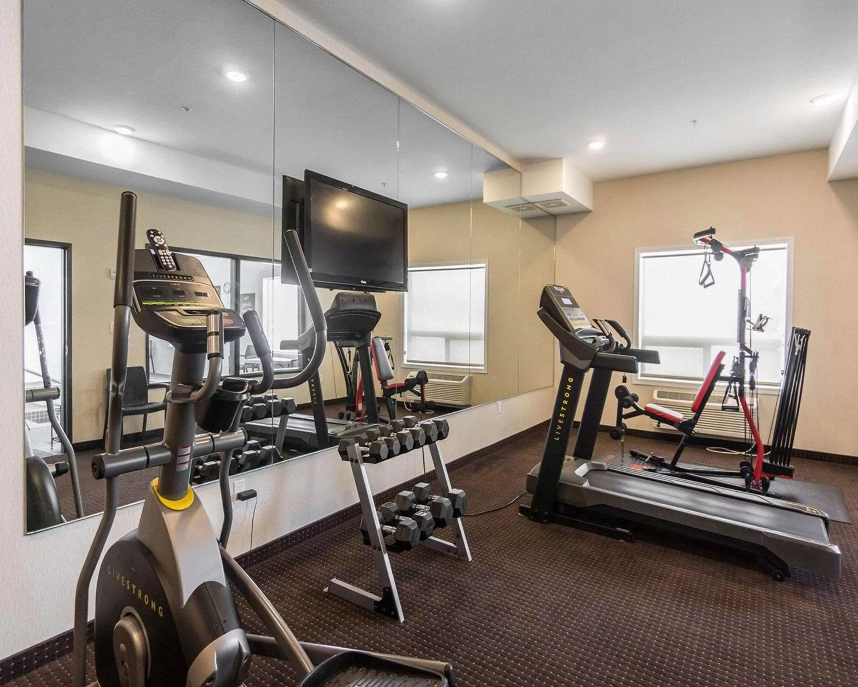 Fitness centre/facilities in Comfort Inn & Suites