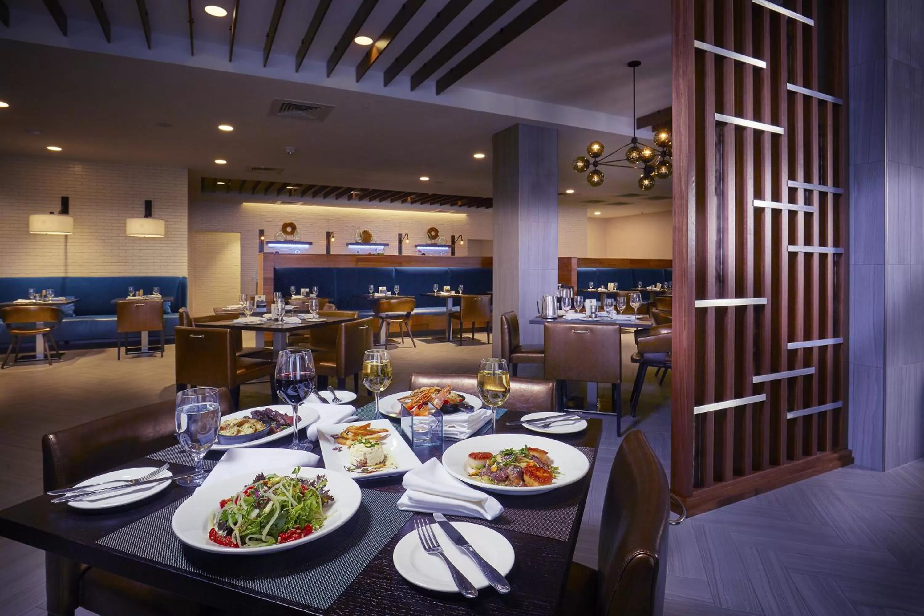 Restaurant/places to eat in The Madison Concourse Hotel