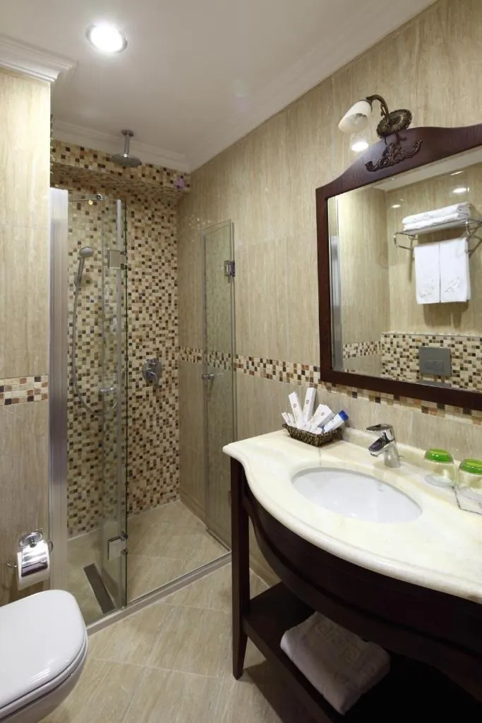 Bathroom in Divalis Hotel