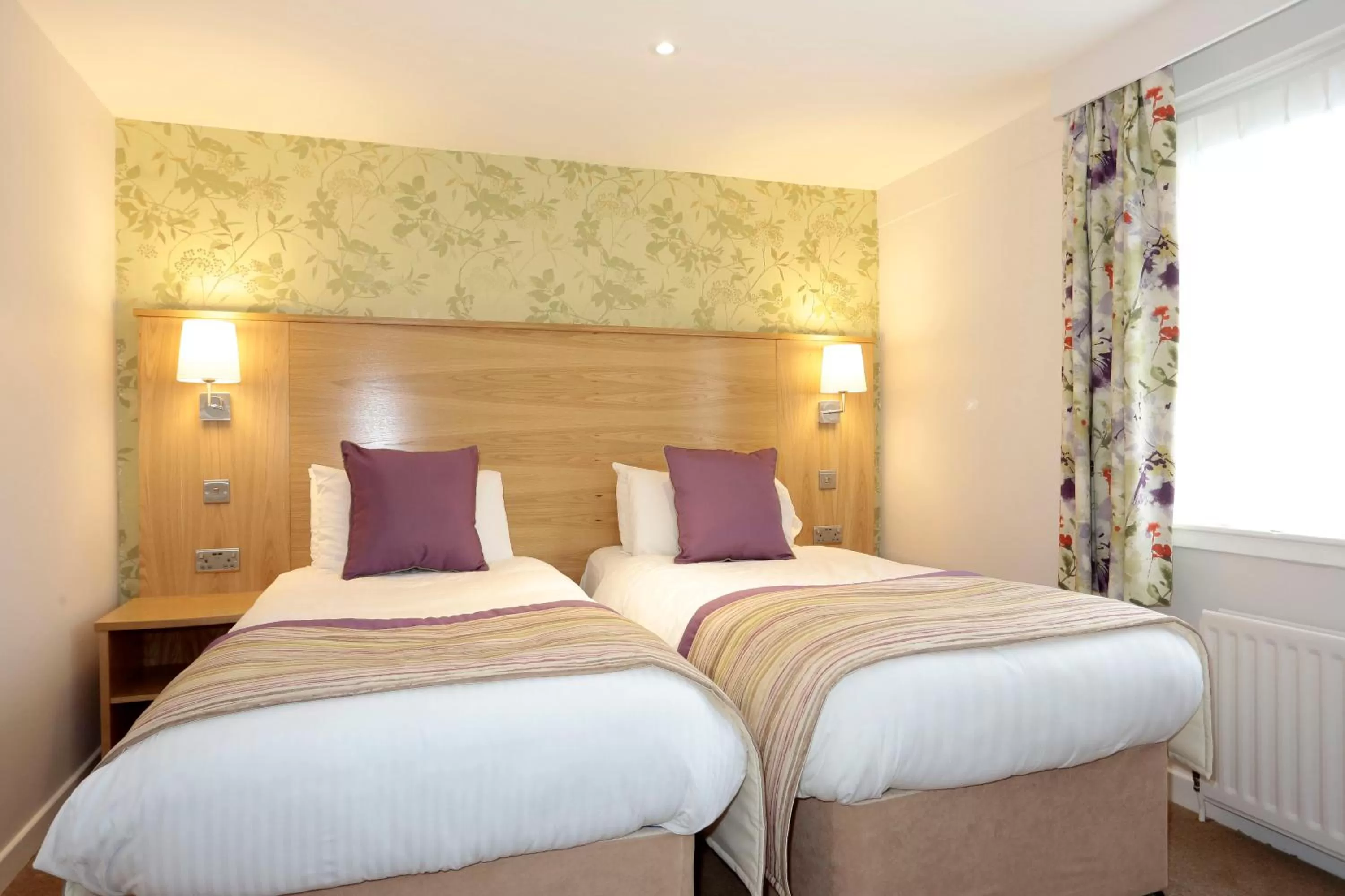 Bed in Invercarse Hotel Dundee, BW Signature Collection