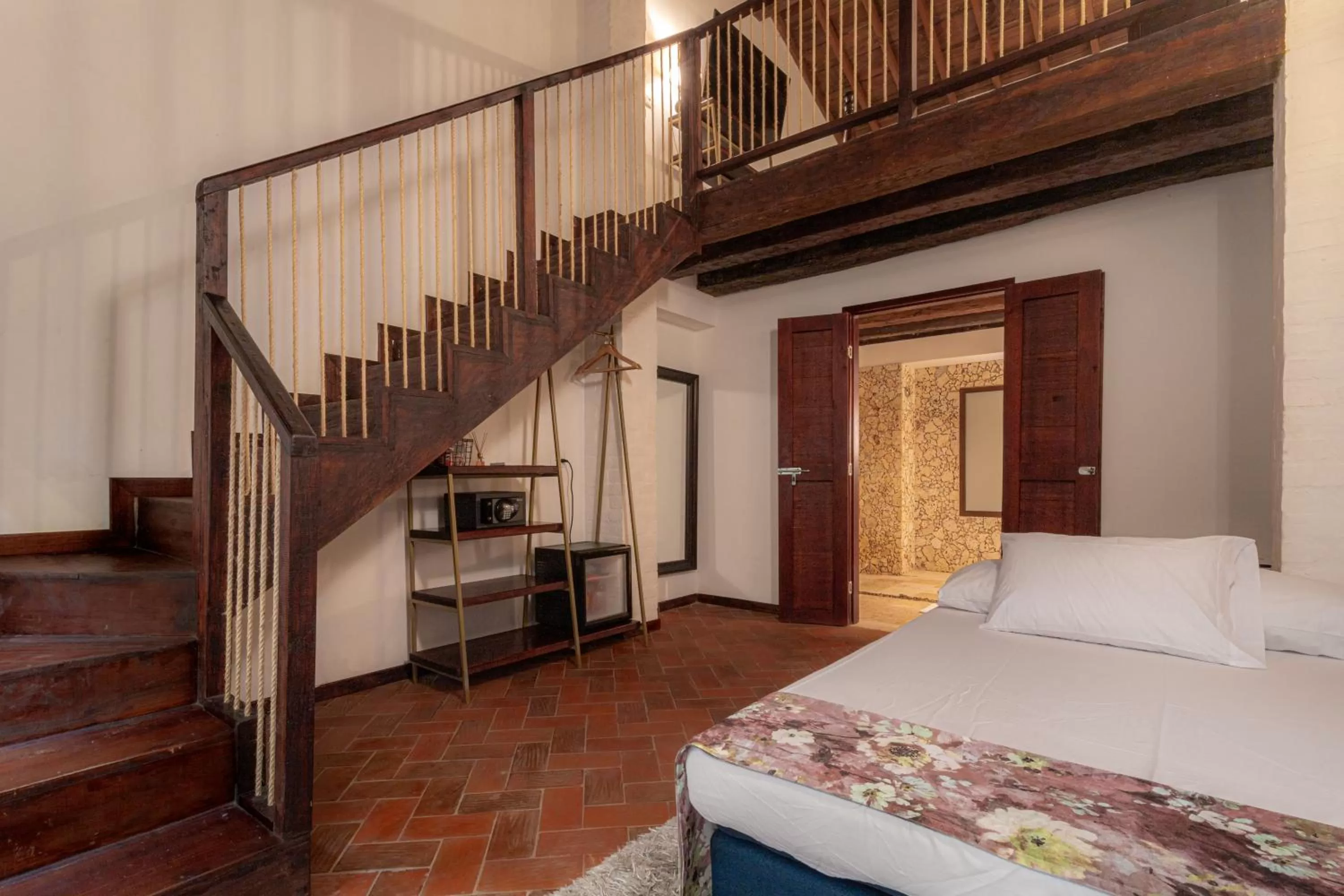 Bed in Soy Local Insignia