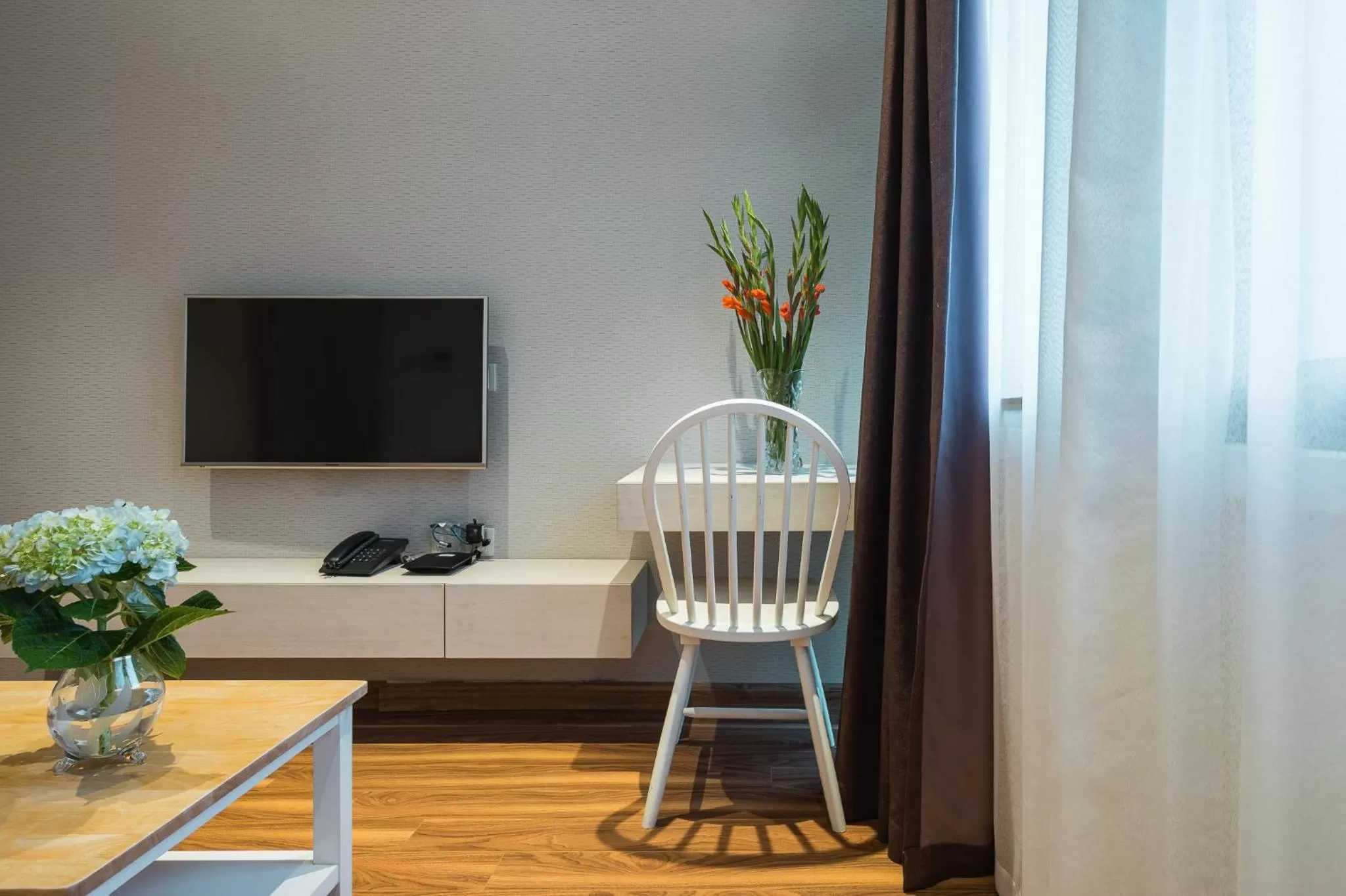 Communal lounge/ TV room in HNC Premier Hotel & Residences