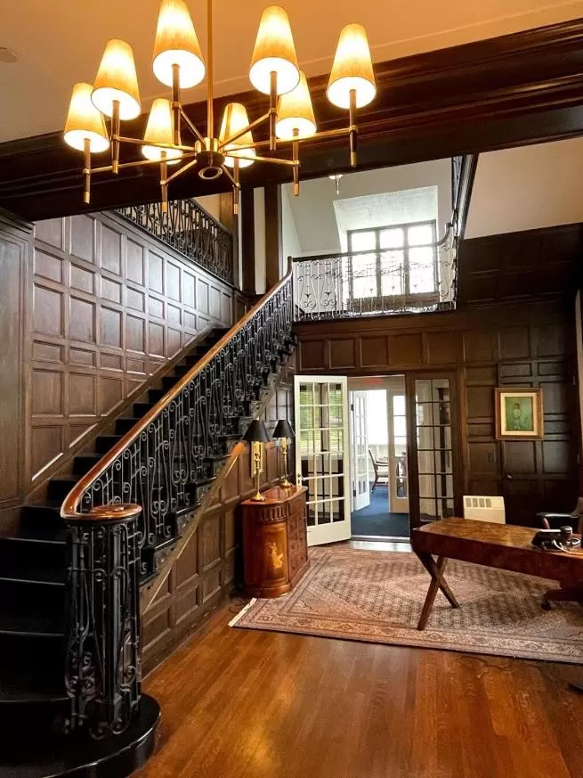 The Argus Hotel & Cocktail Lounge