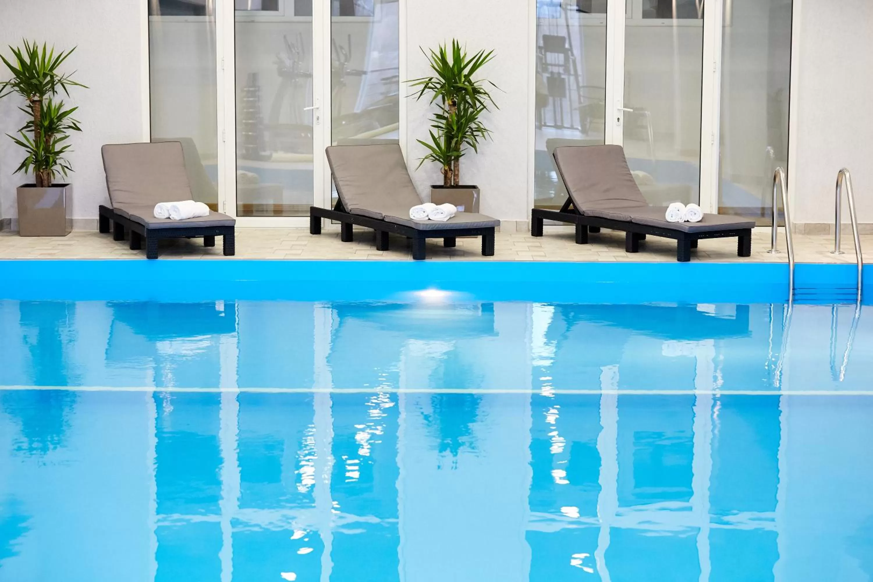 Swimming pool in Cruise Hotel