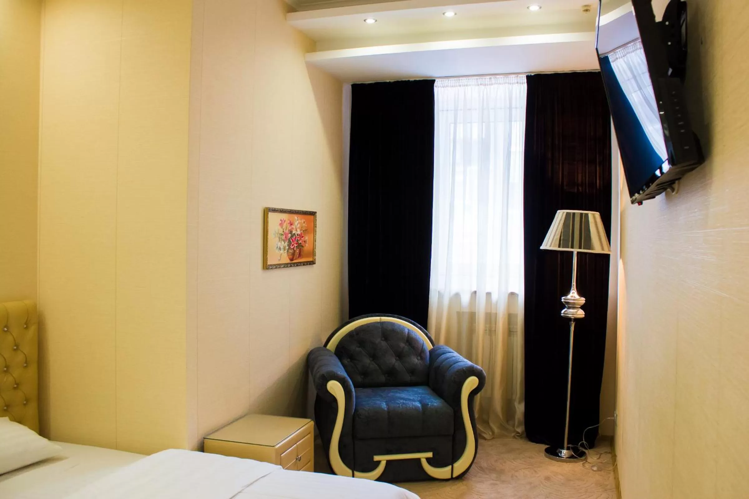 Photo of the whole room, Bed in Alir