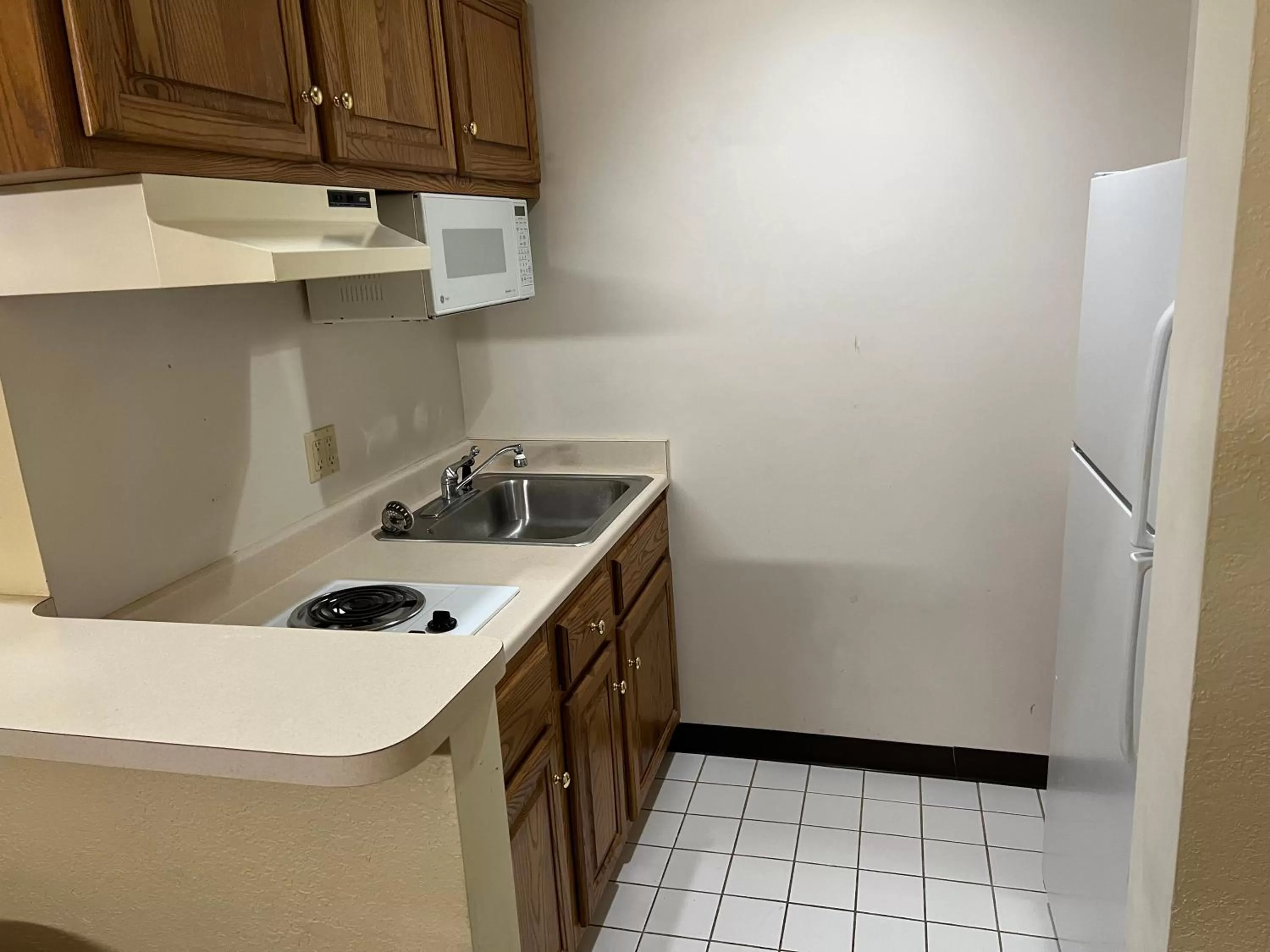 Kitchen or kitchenette in Express Inn & suites