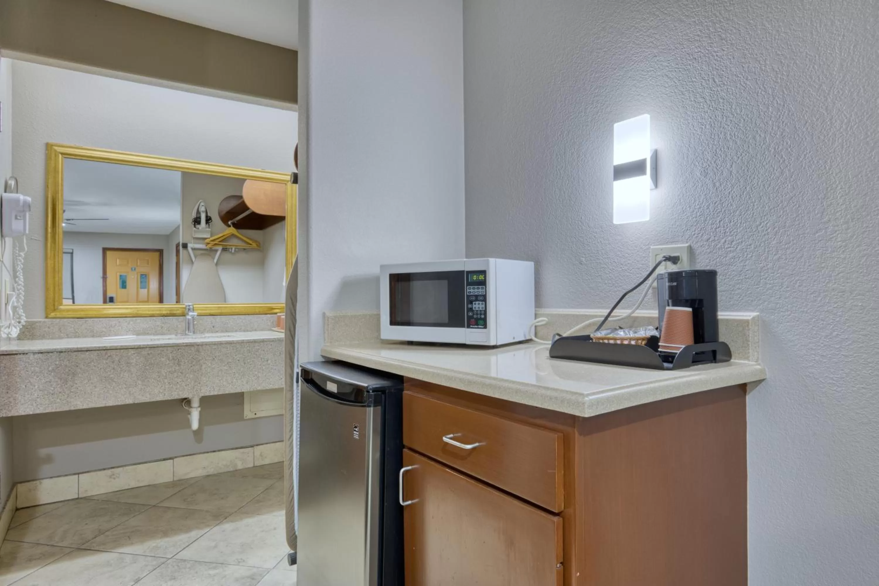 Dining area in Texas Inn Donna