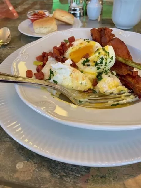 Food in Elmwood 1820 Bed & Breakfast Inn