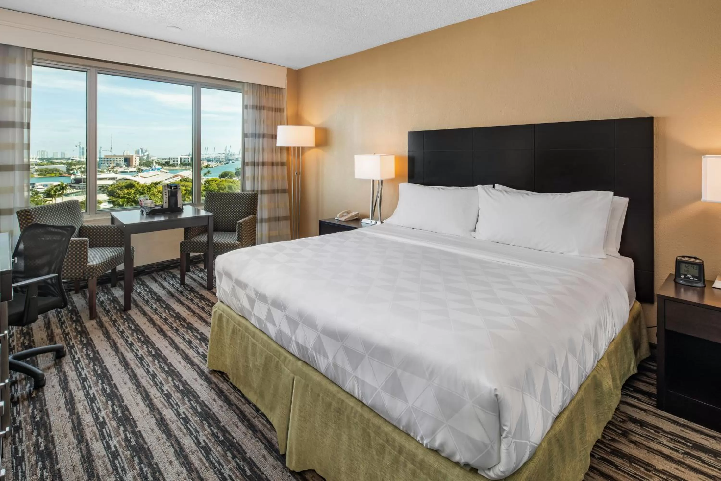 Photo of the whole room, Bed in Holiday Inn Hotel Port of Miami-Downtown by IHG