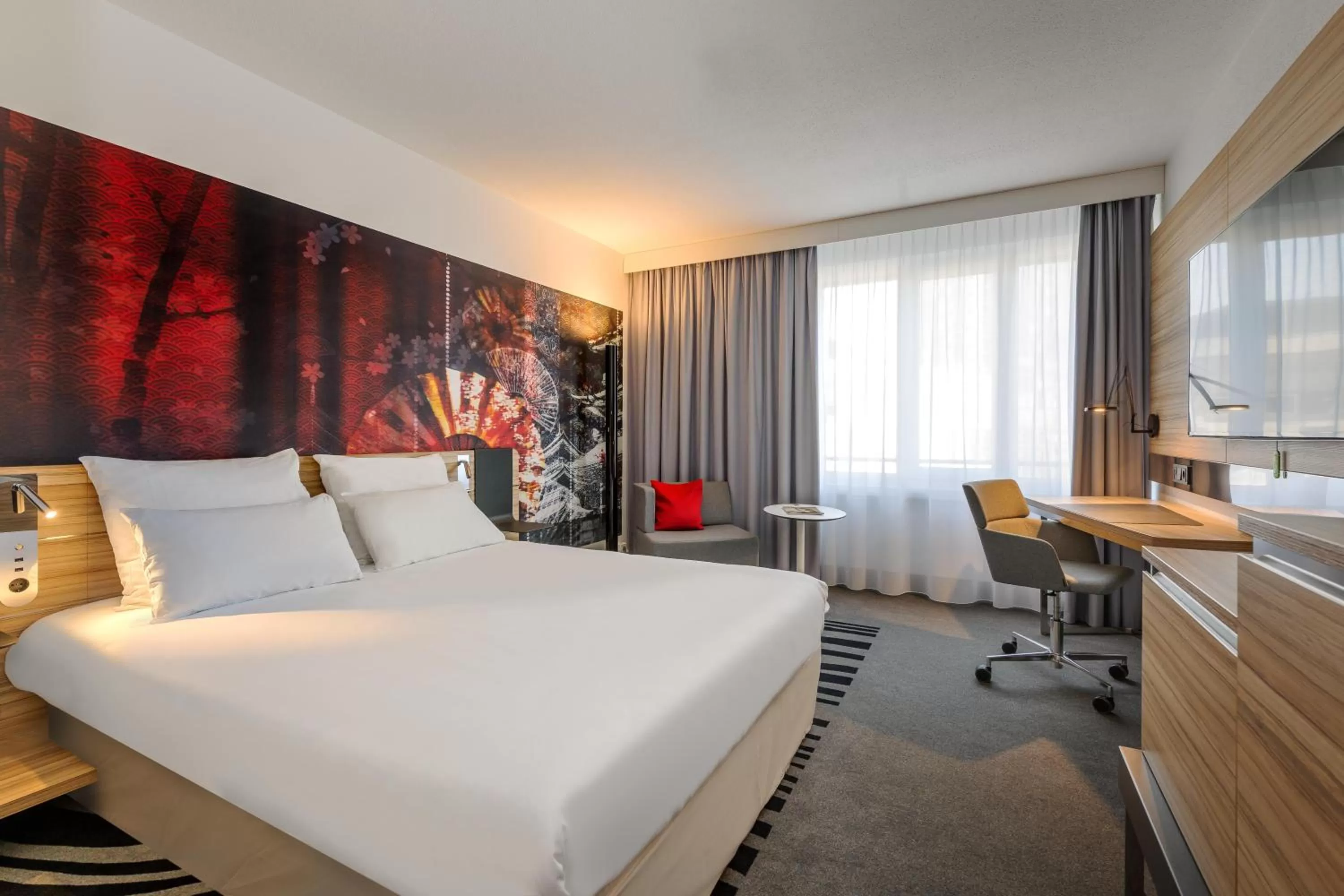 Bedroom, Bed in Novotel Köln City