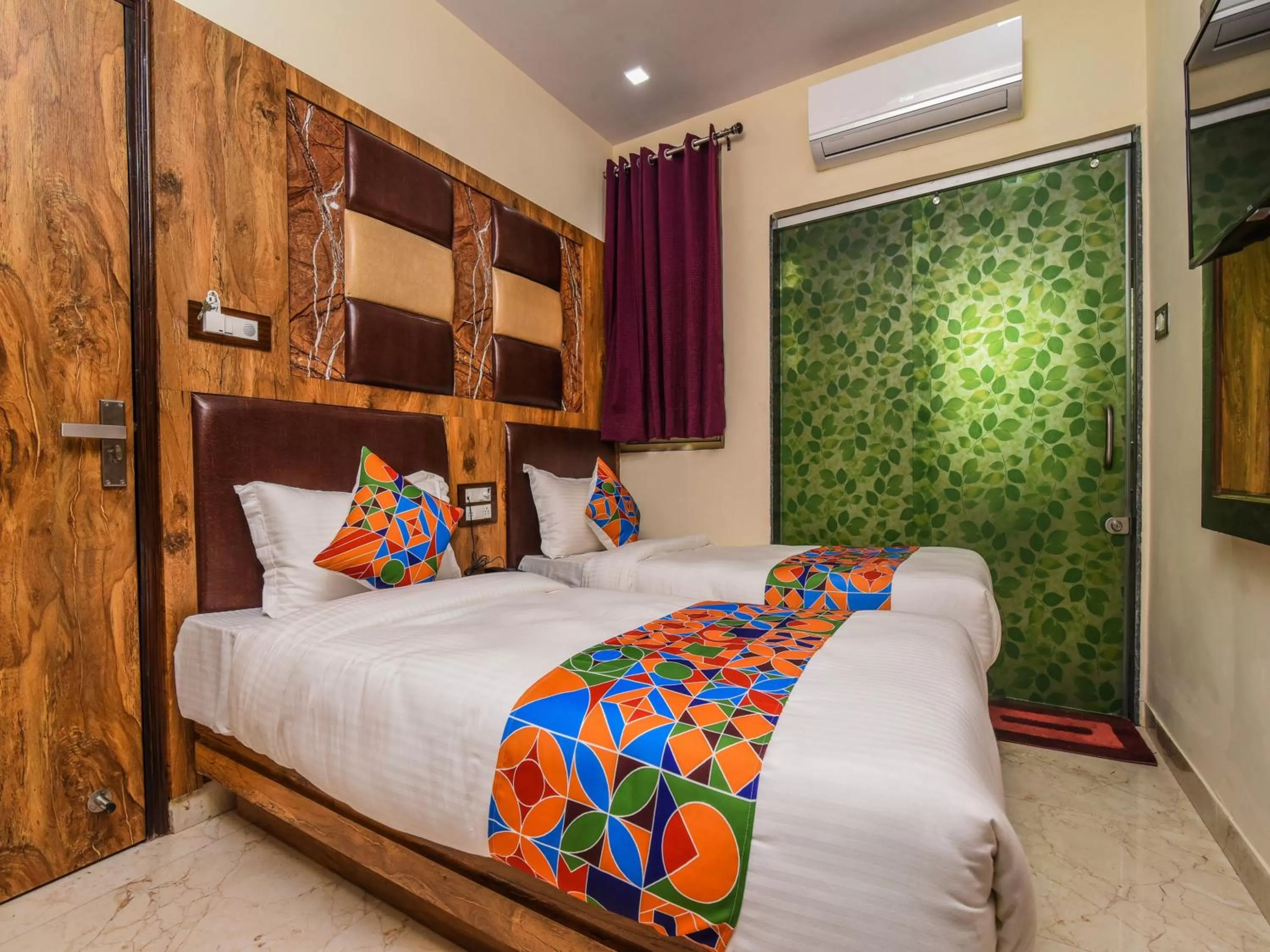 Bed in Hotel Dollar Inn