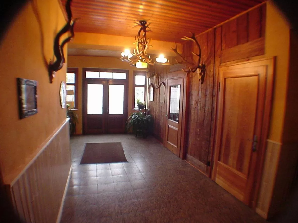Facade/entrance, Lobby/Reception in Zum Roten Hirsch im Grünen Wald