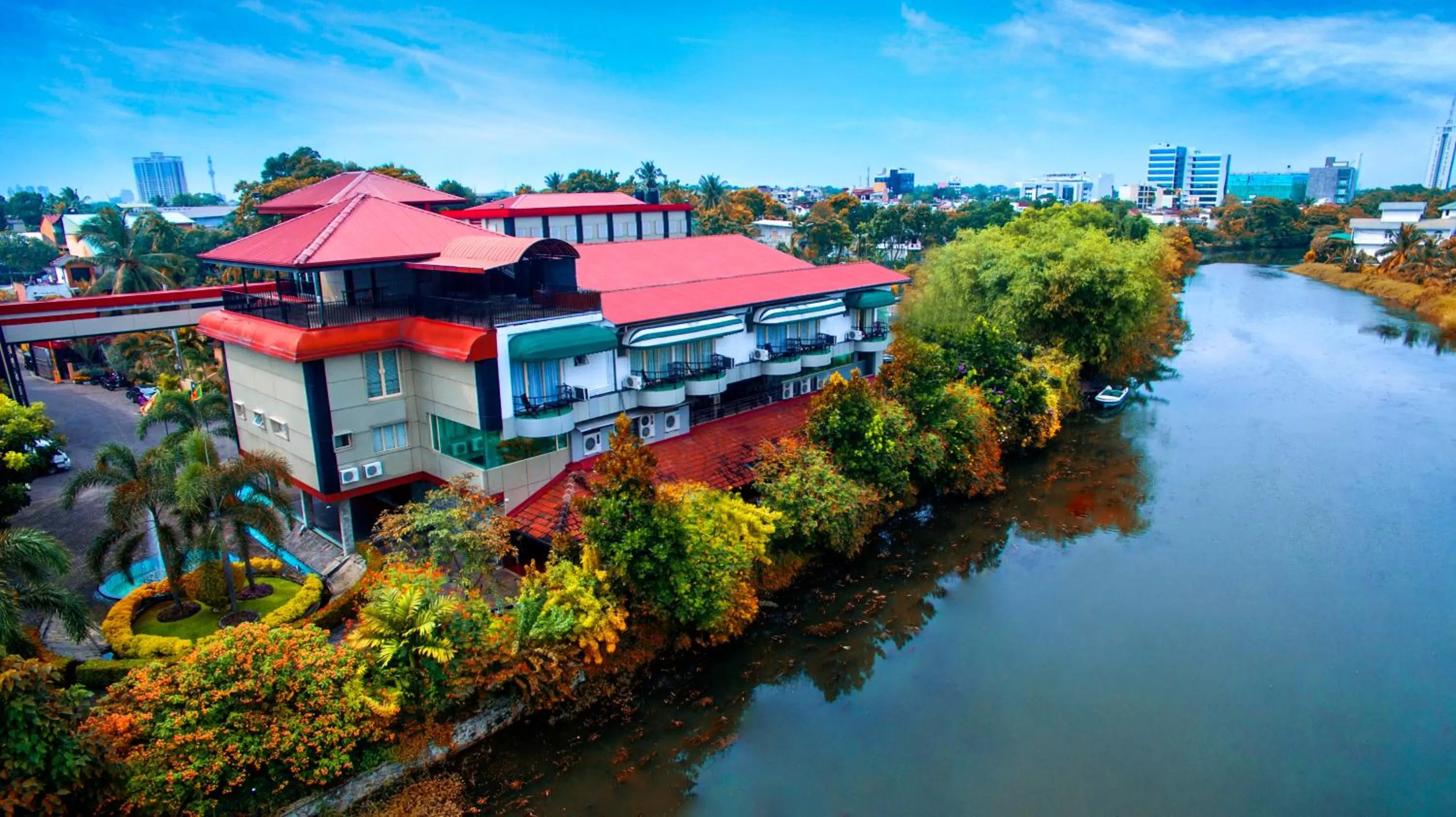 Bird's-eye View in Opulent River Face Hotel