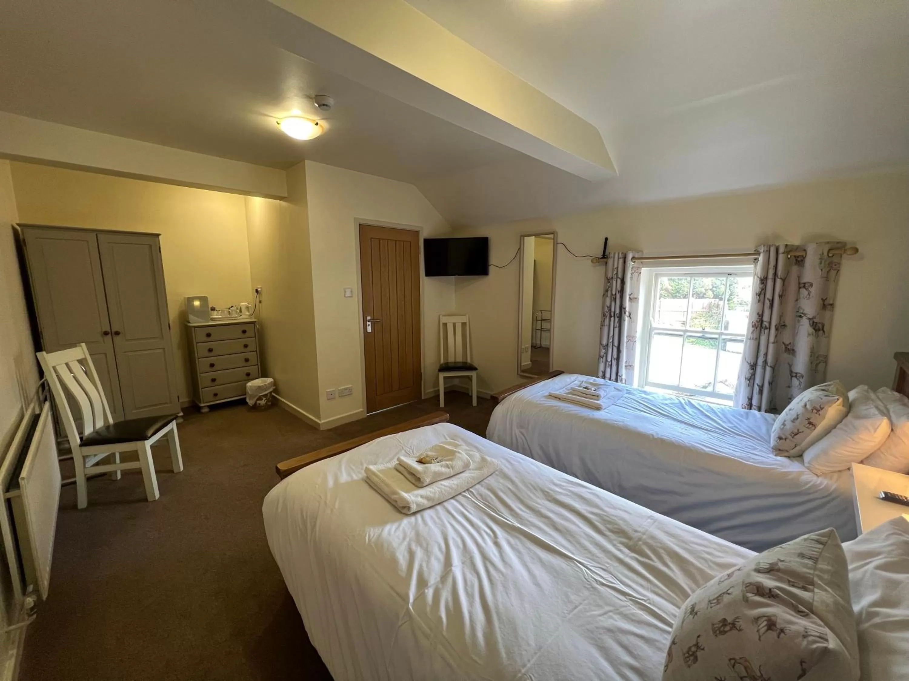 Bedroom, Bed in The Beresford Arms