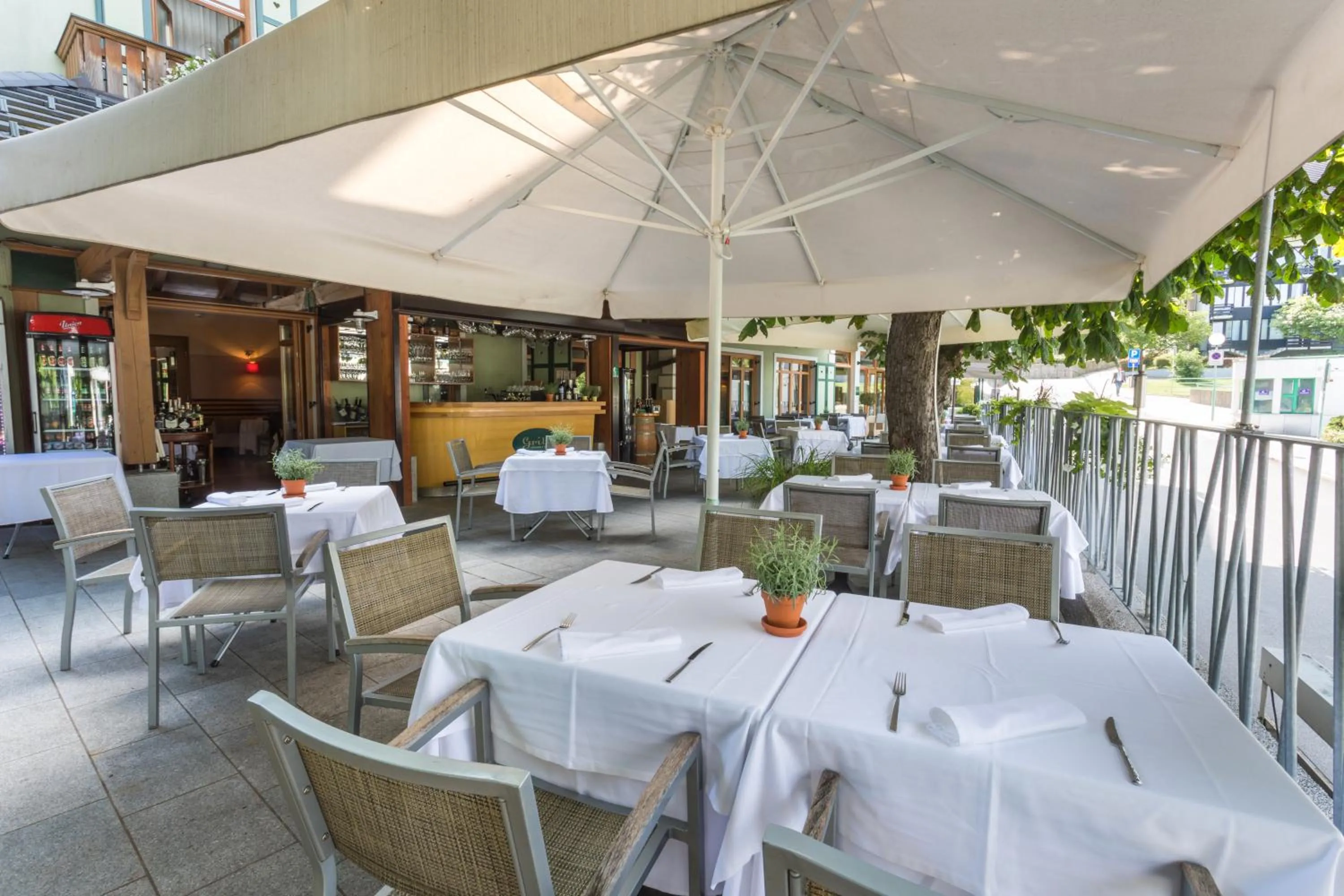 Restaurant/places to eat in Hotel Lovec