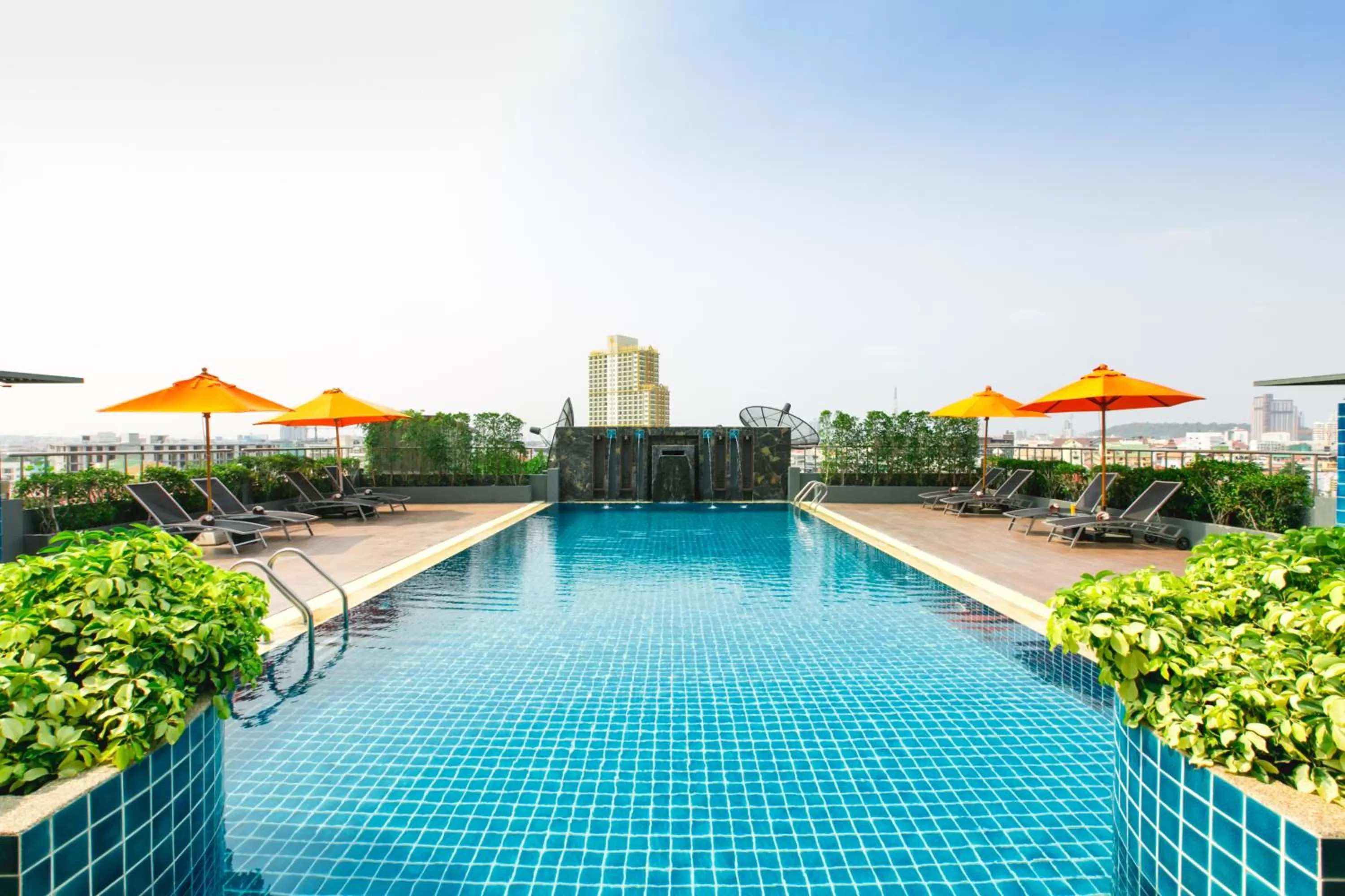 Swimming pool in Adelphi Pattaya
