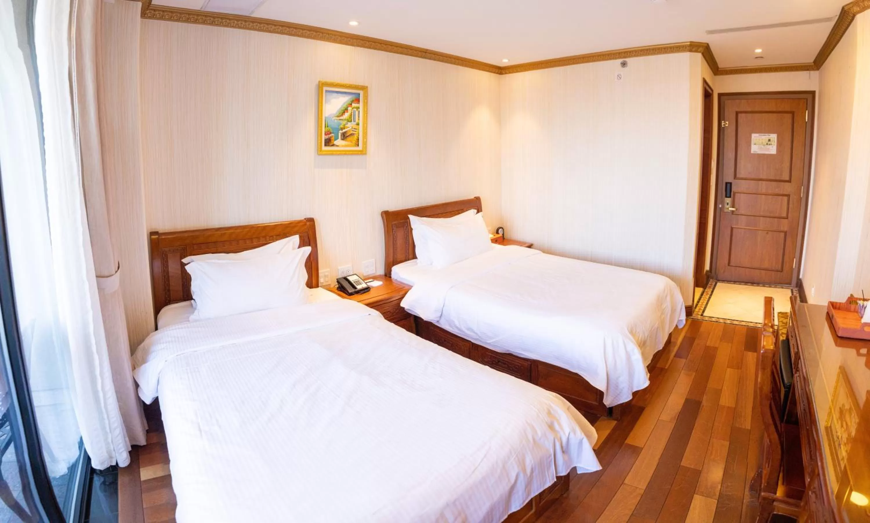 Bed in The Allen Hotel