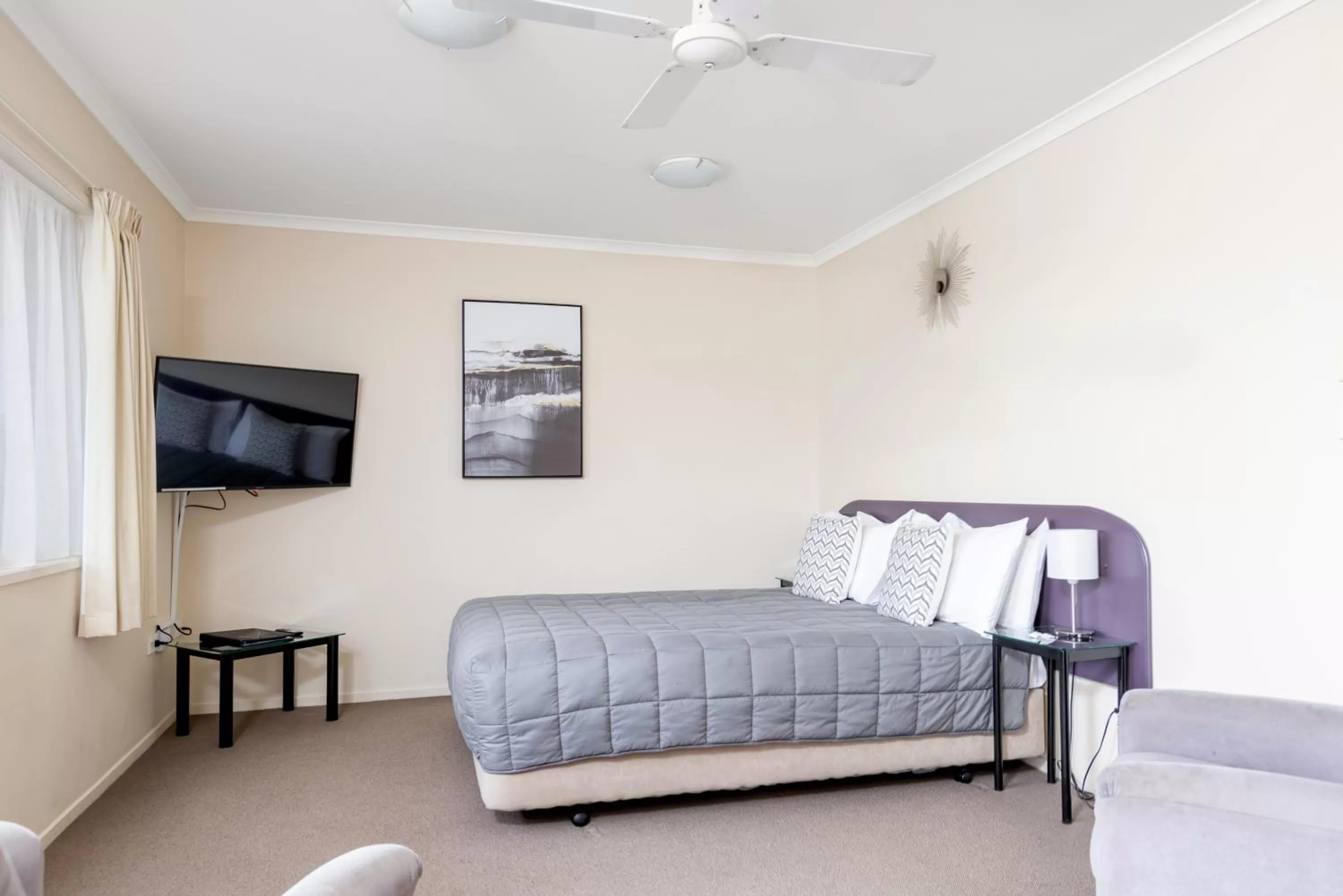 Bed, Seating Area in BK's Chardonnay Motor Lodge