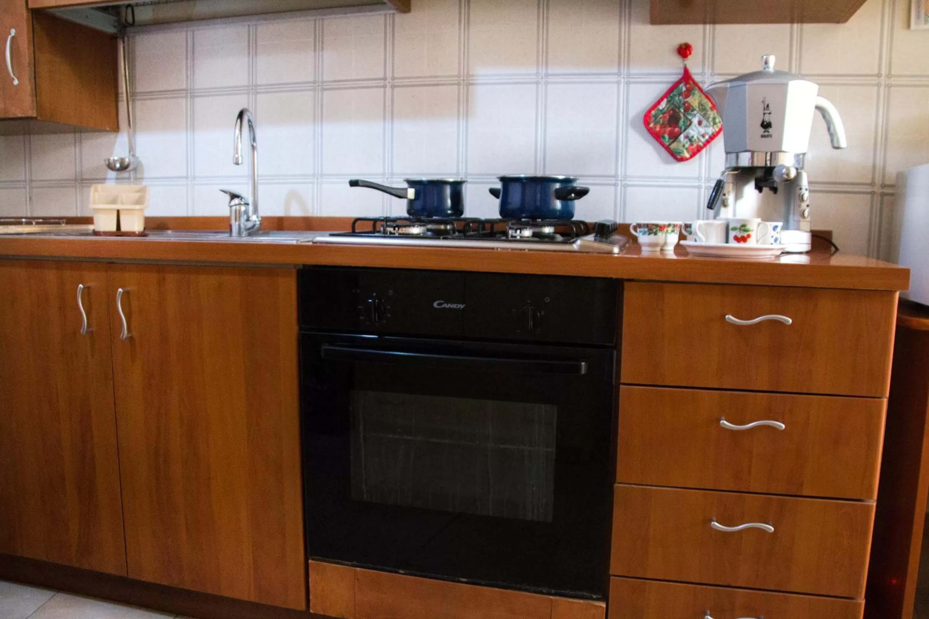 Kitchen or kitchenette in B&B Carbonara Napoli