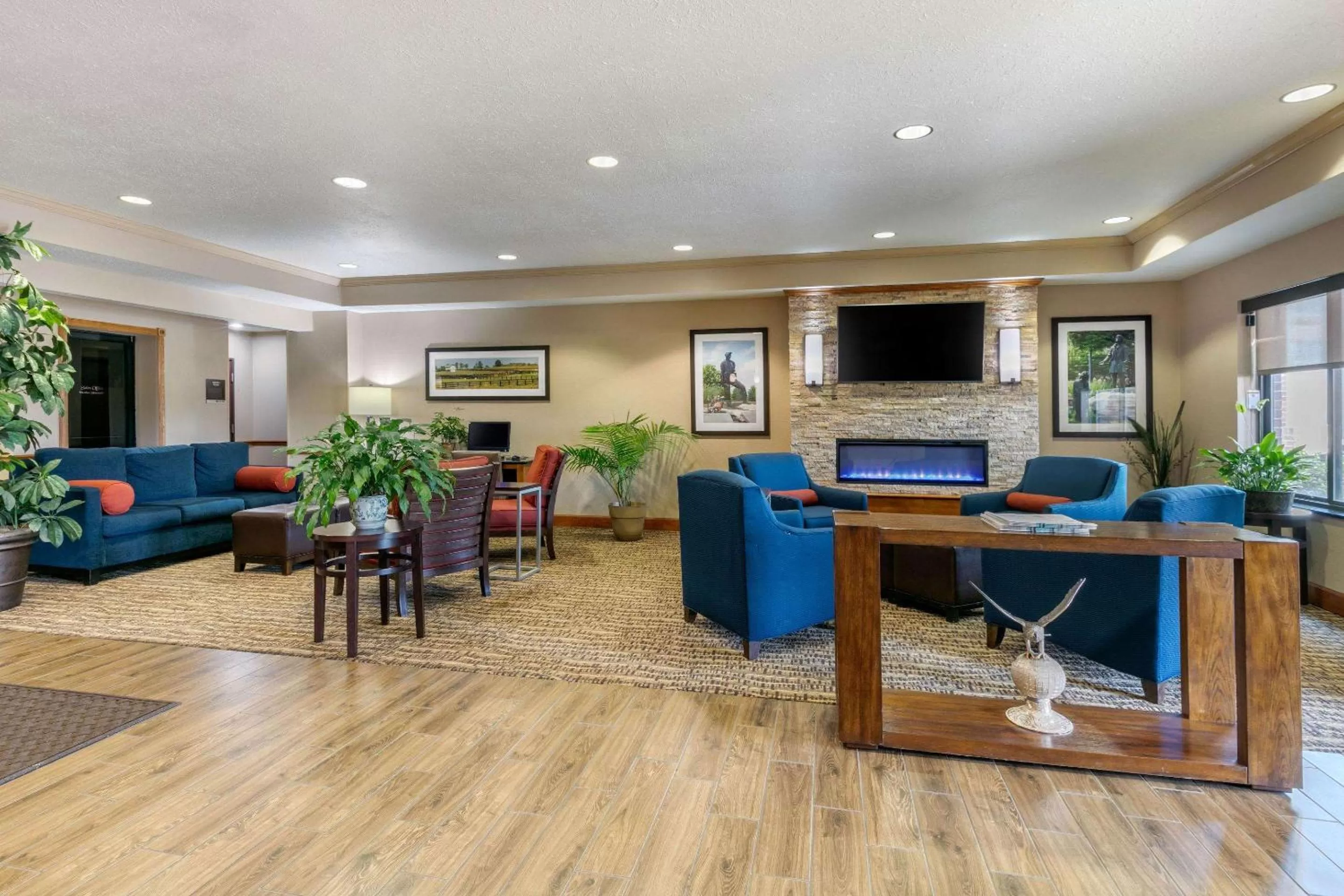 Lobby or reception in Comfort Suites Hopkinsville near Fort Campbell
