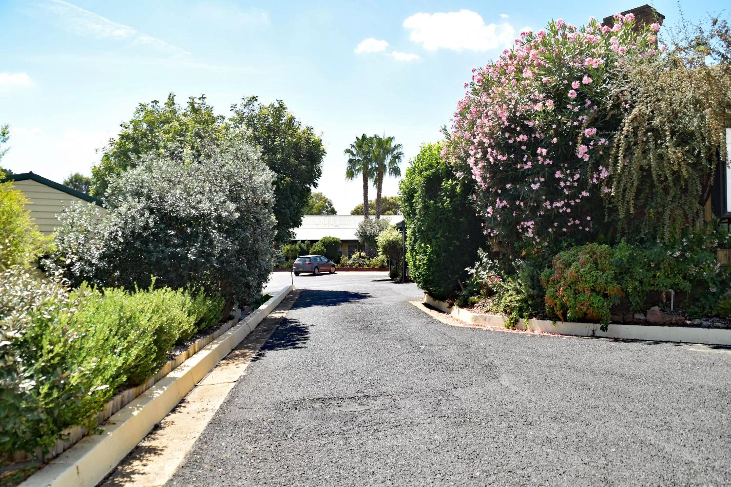 Ten Dollar Town Motel