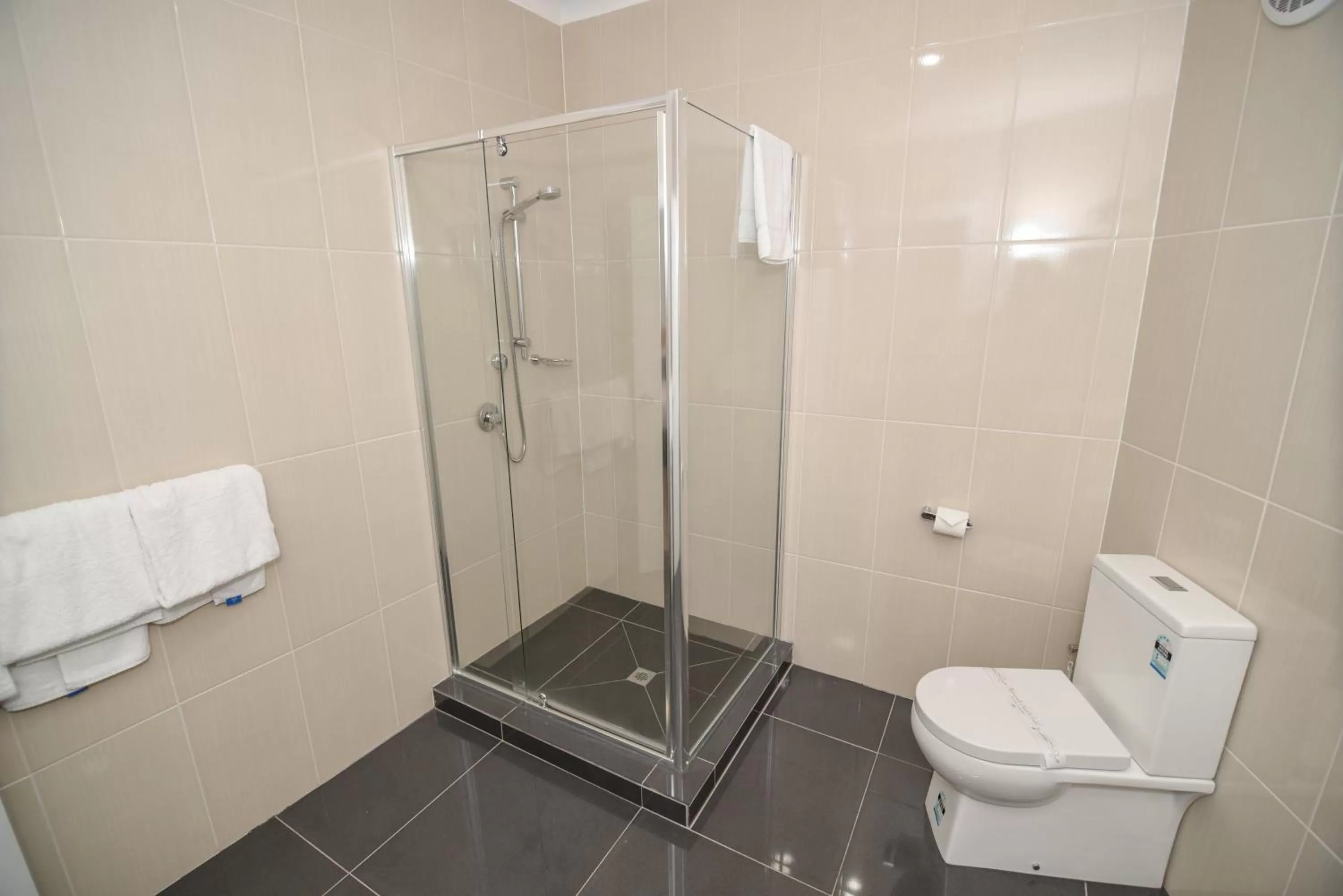 Shower in Dandenong Motel