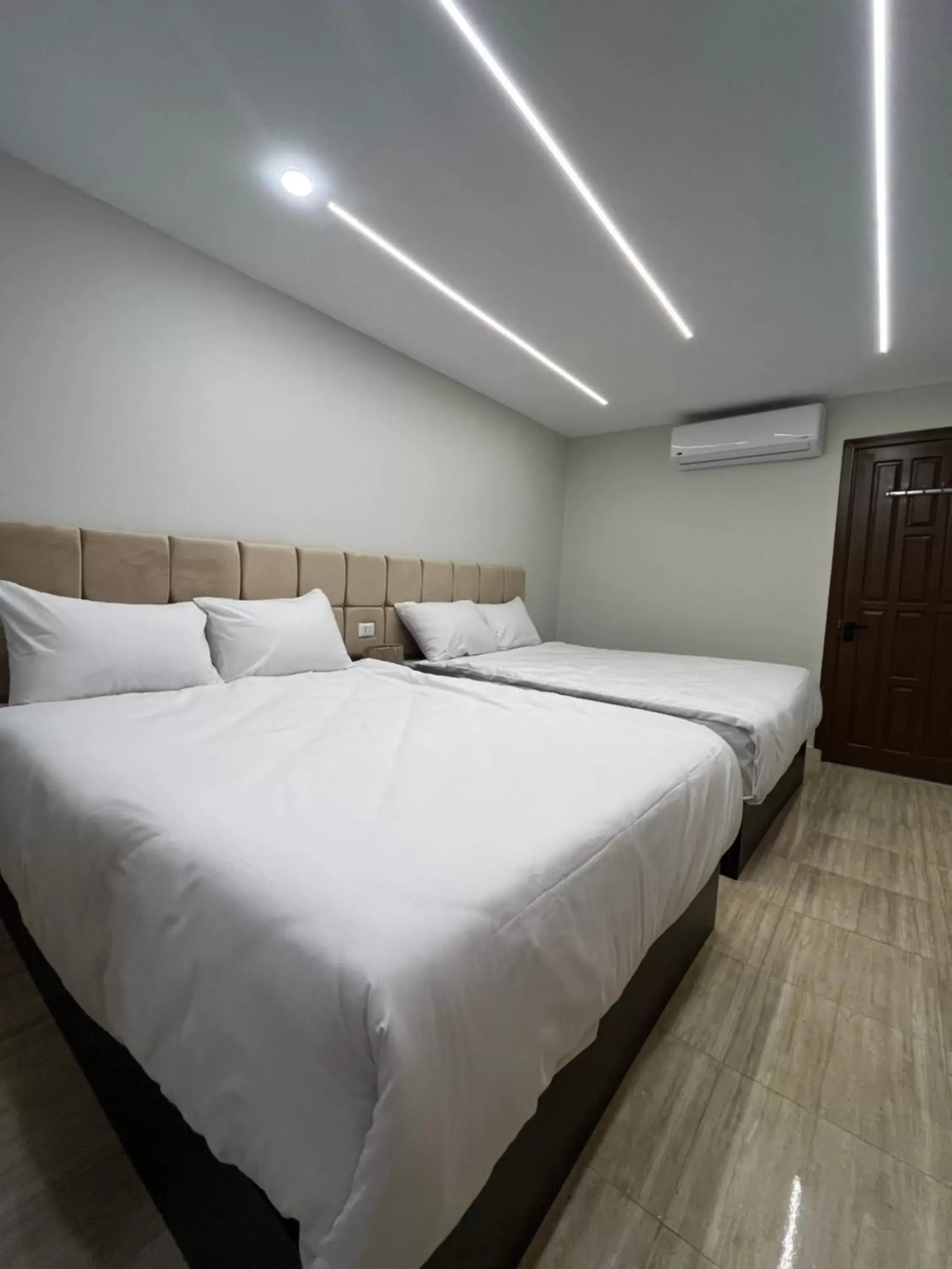 Quadruple Room with Balcony - single occupancy in Crowne Pyramids view inn Quadruple Room with Balcony - single occupancy in Crowne Pyramids view inn