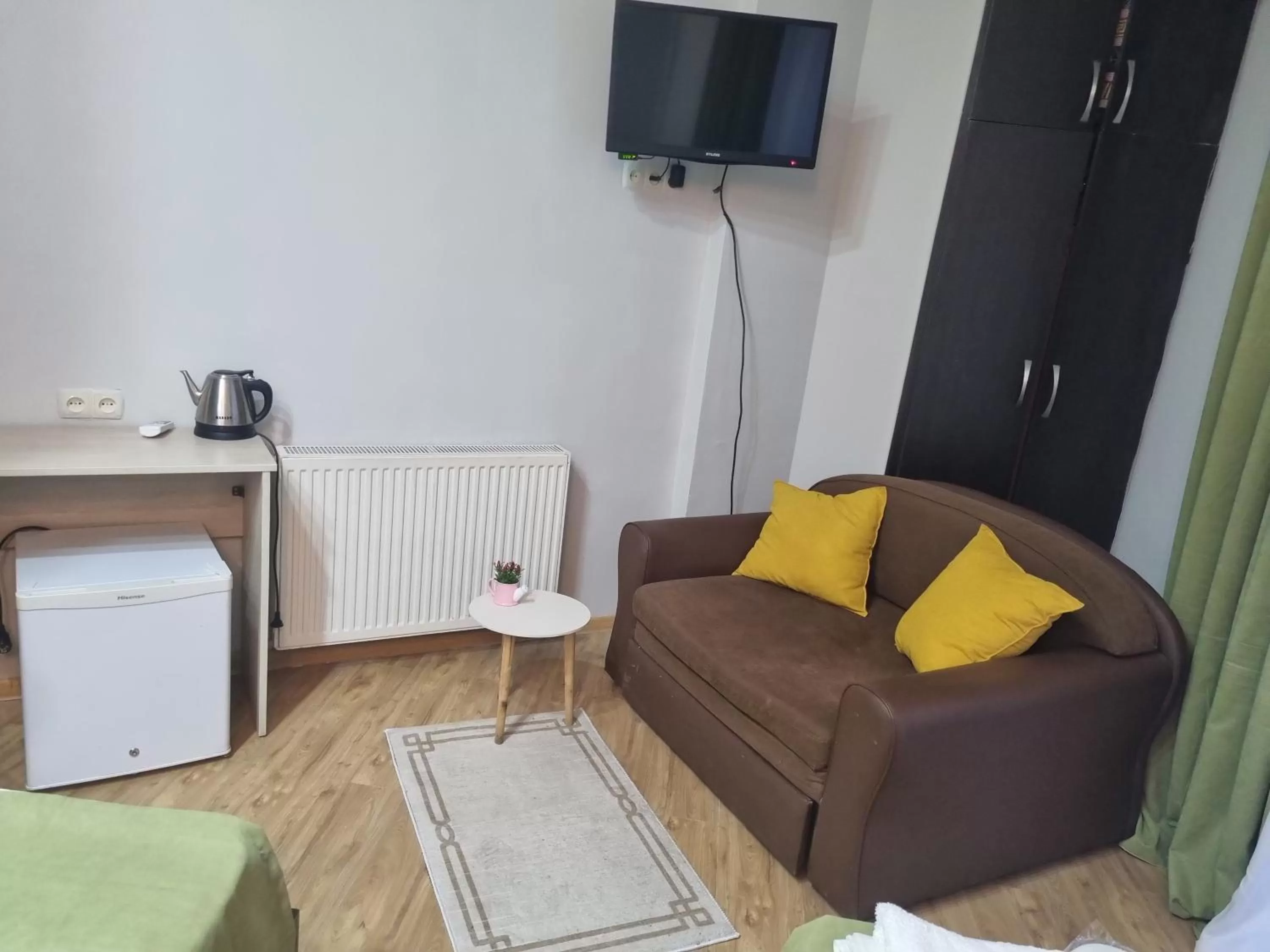 TV/Entertainment Center in Shatell